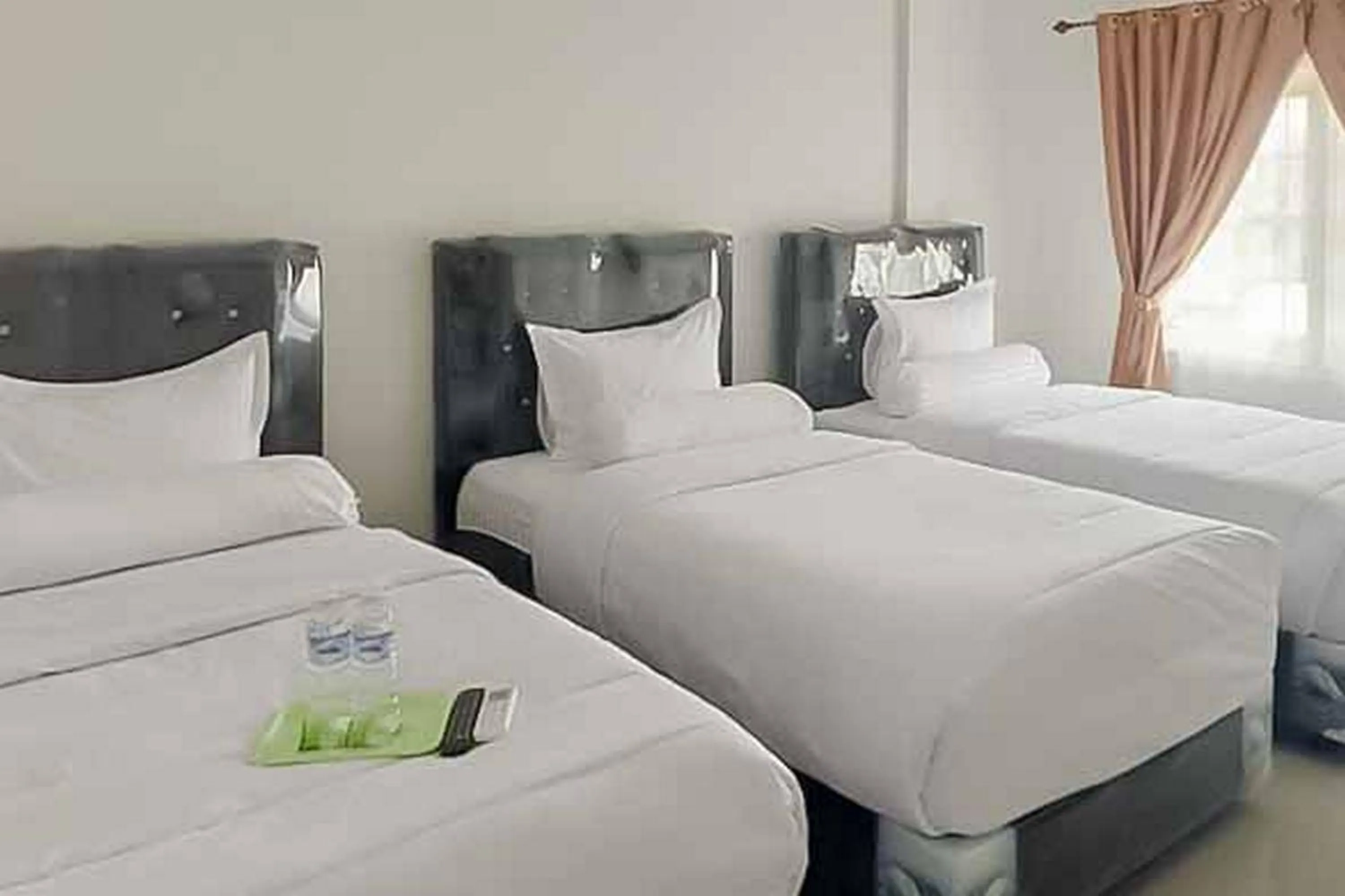 Bed in RedDoorz near Palembang Airport 2