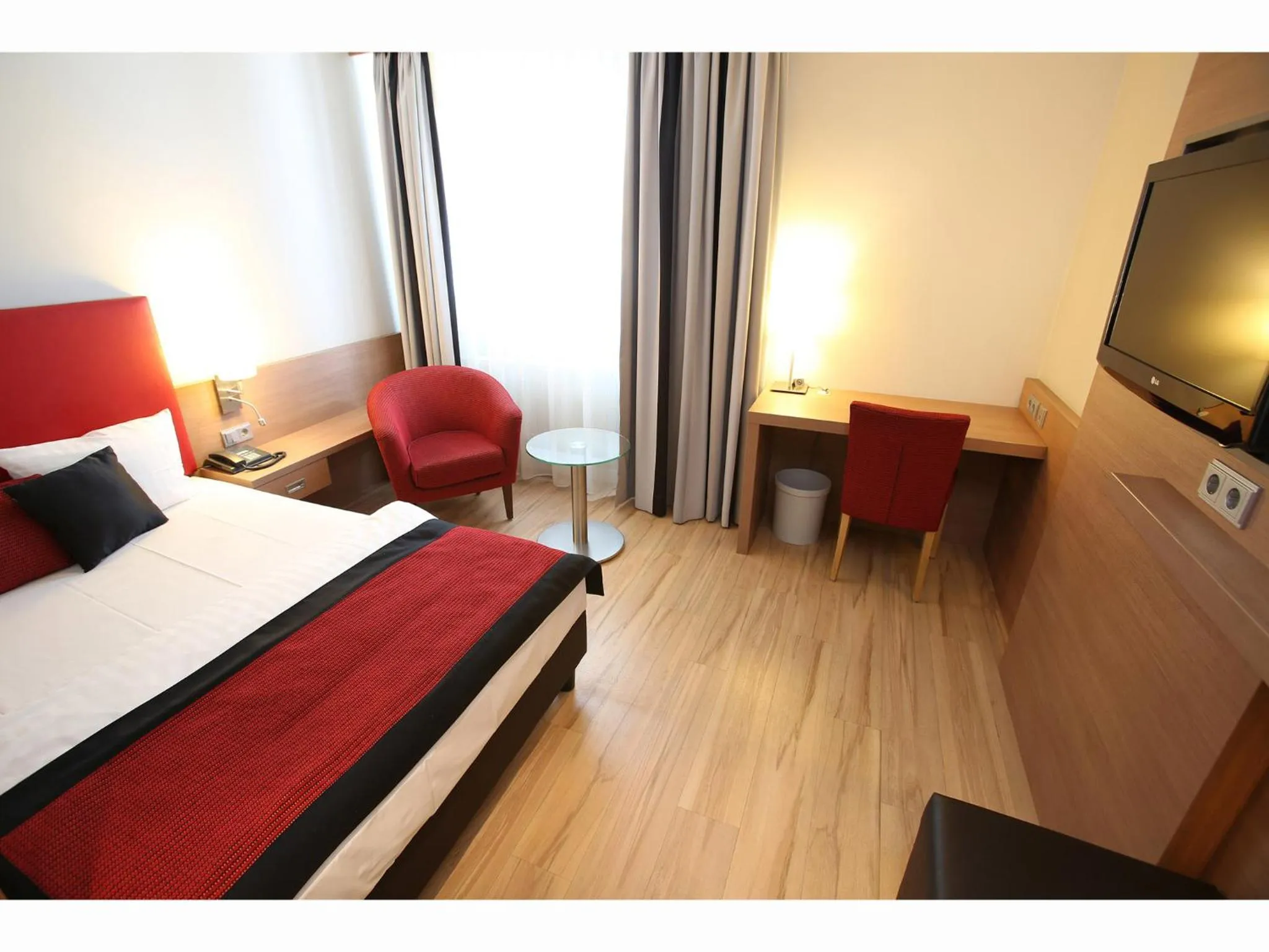 Photo of the whole room, Bed in Congress Hotel am Stadtpark