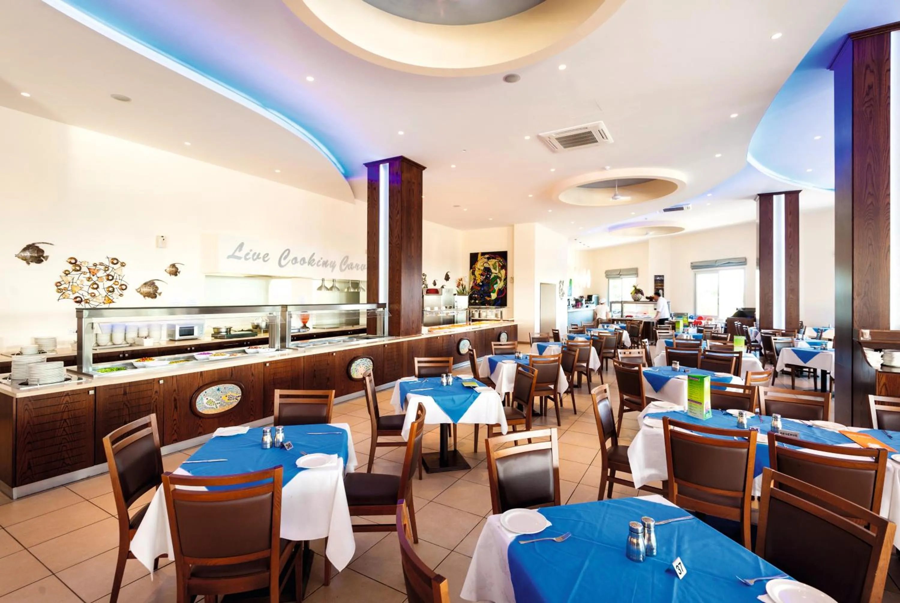 Restaurant/places to eat in Tofinis Hotel