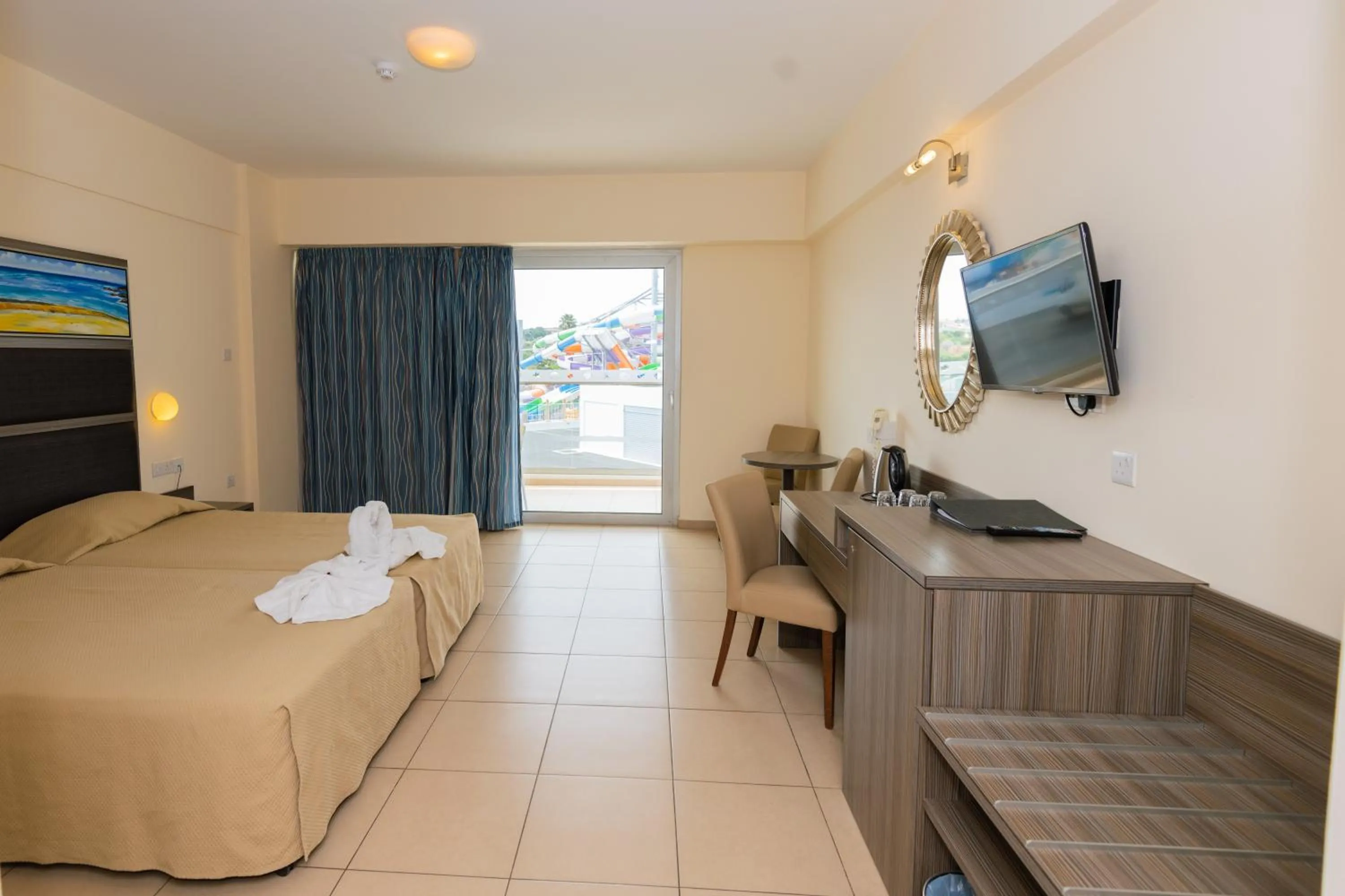 TV and multimedia, Bed in Tofinis Hotel