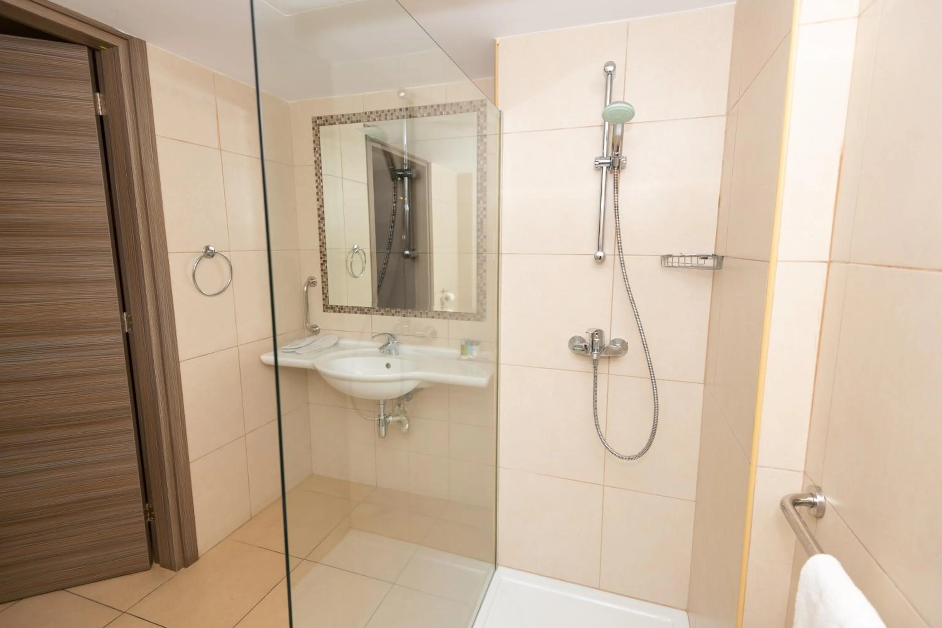 Shower in Tofinis Hotel