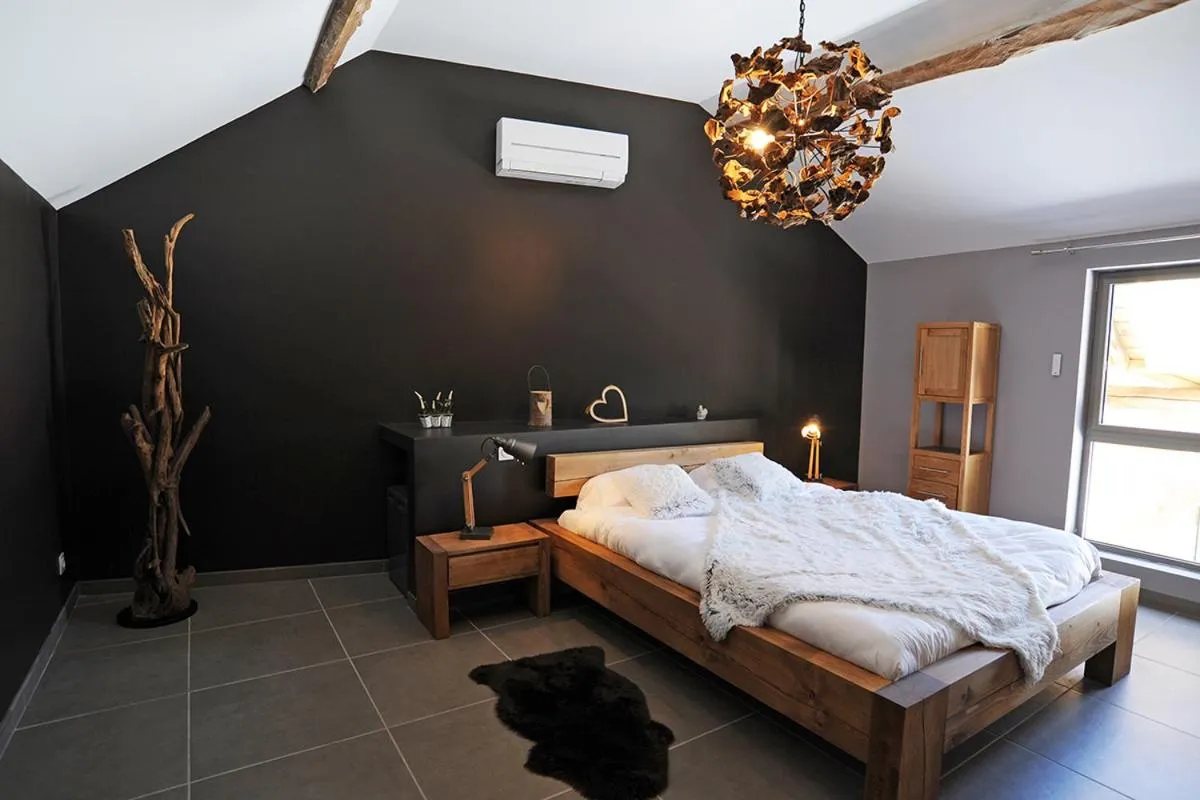 Photo of the whole room, Bed in Domaine de Suzel