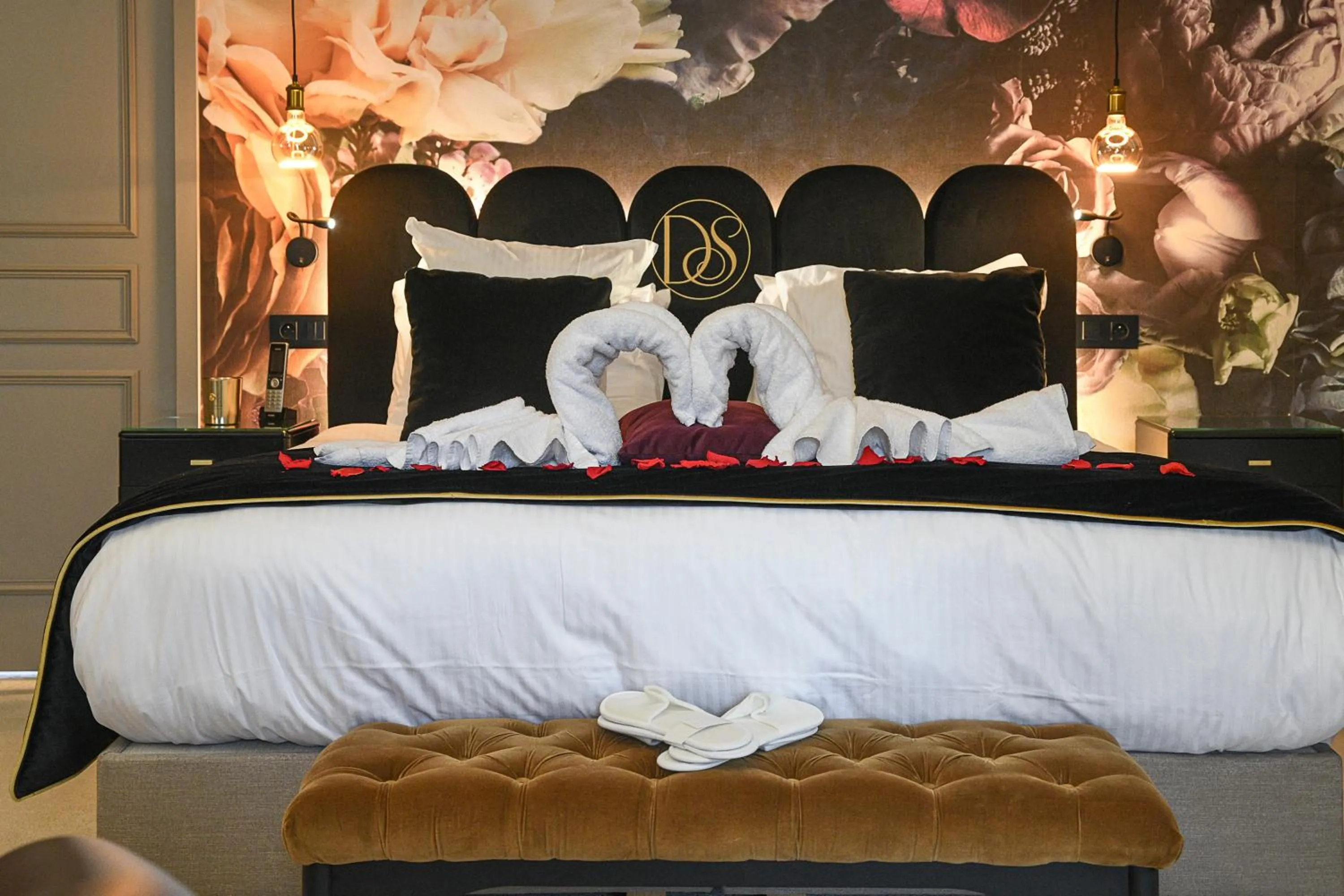 Bed in Domaine de Suzel Hôtel & Spa