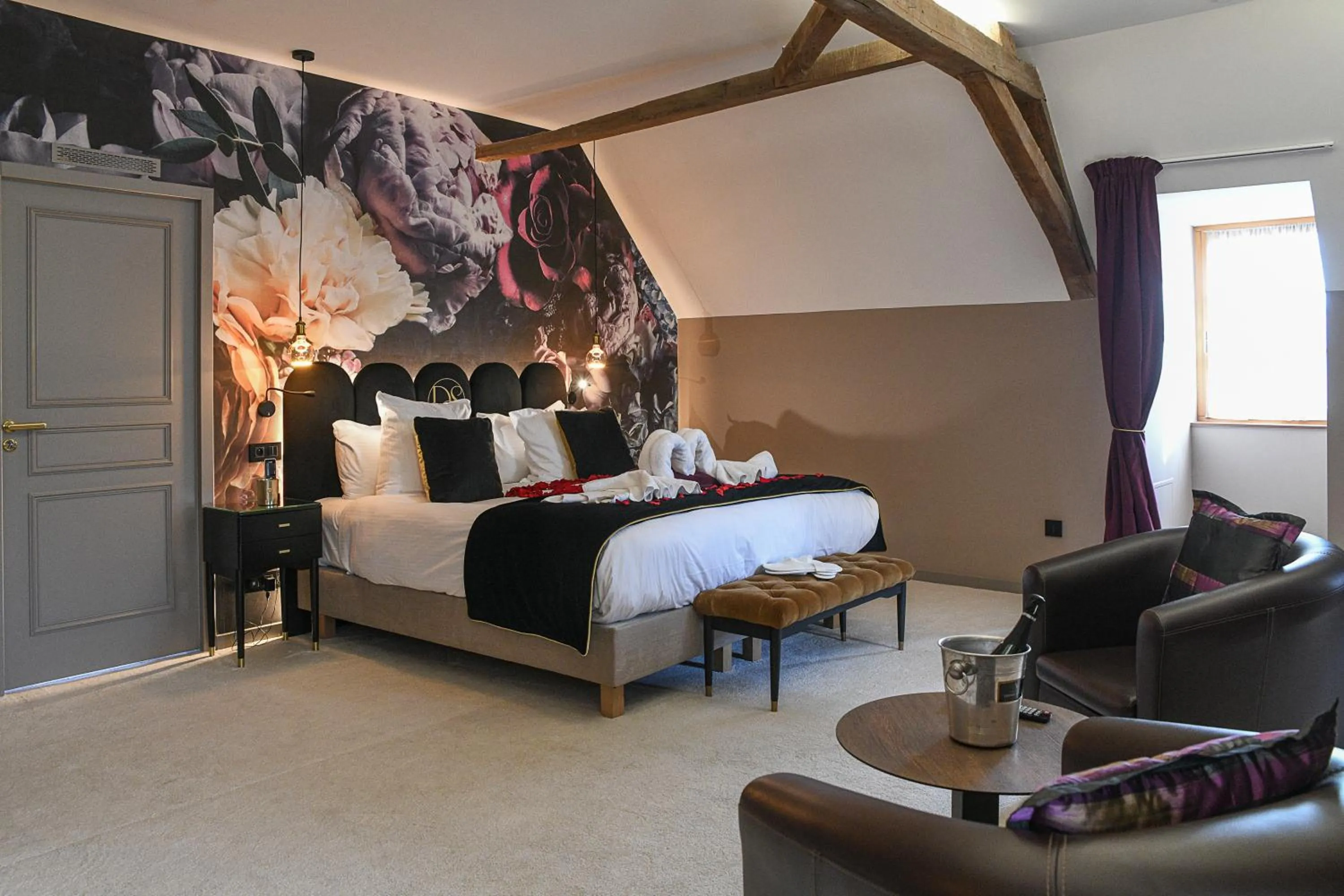 Bed in Domaine de Suzel Hôtel & Spa