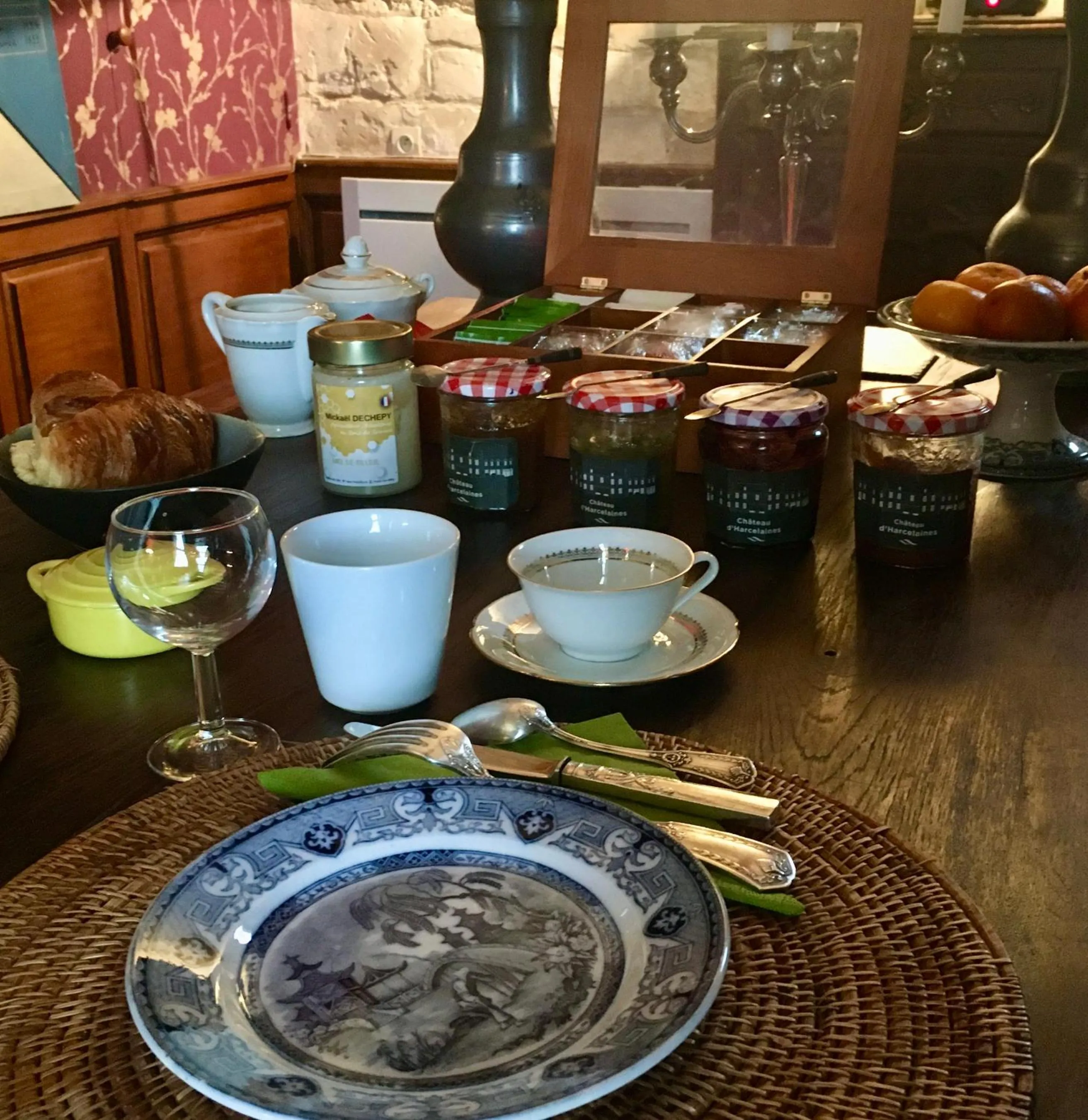 Food and drinks in Château d'Harcelaines