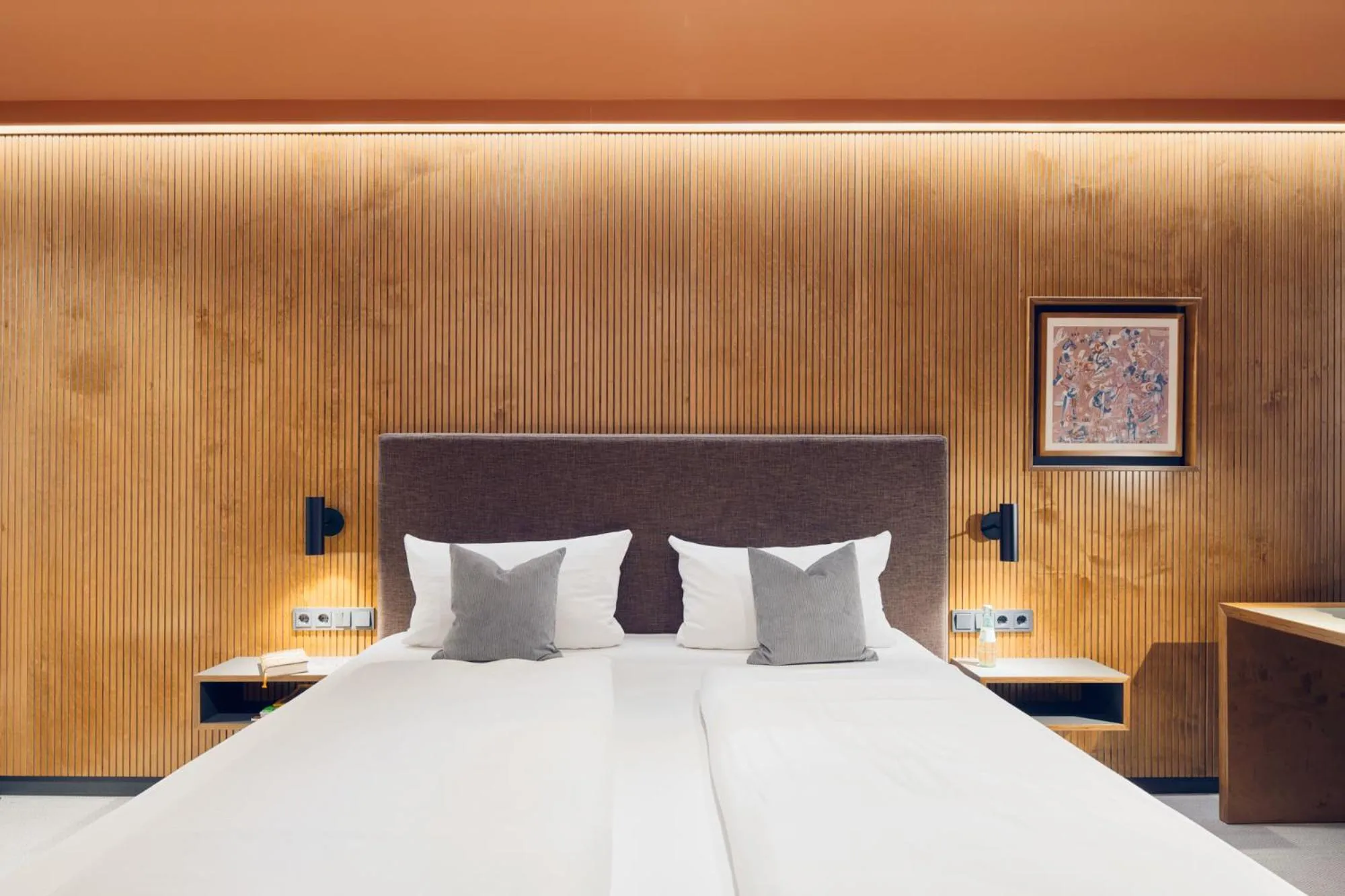 Bed in art Hotel Tucholsky