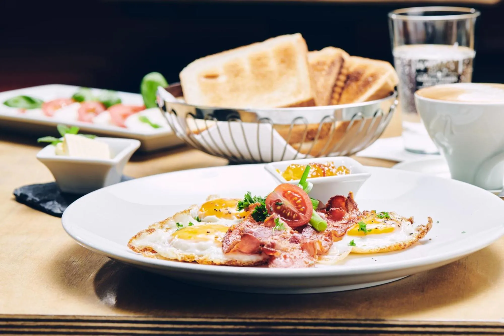 Breakfast in art Hotel Tucholsky