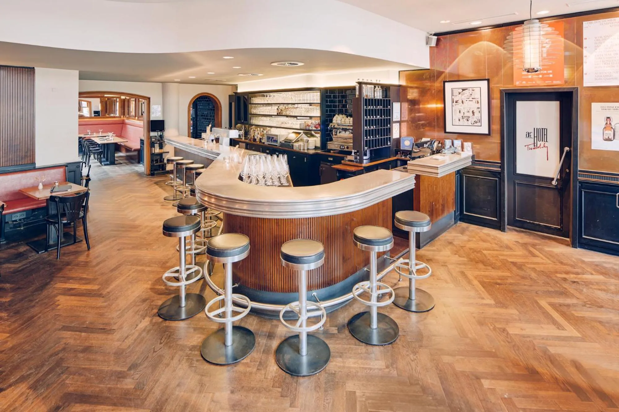 Lounge or bar in art Hotel Tucholsky