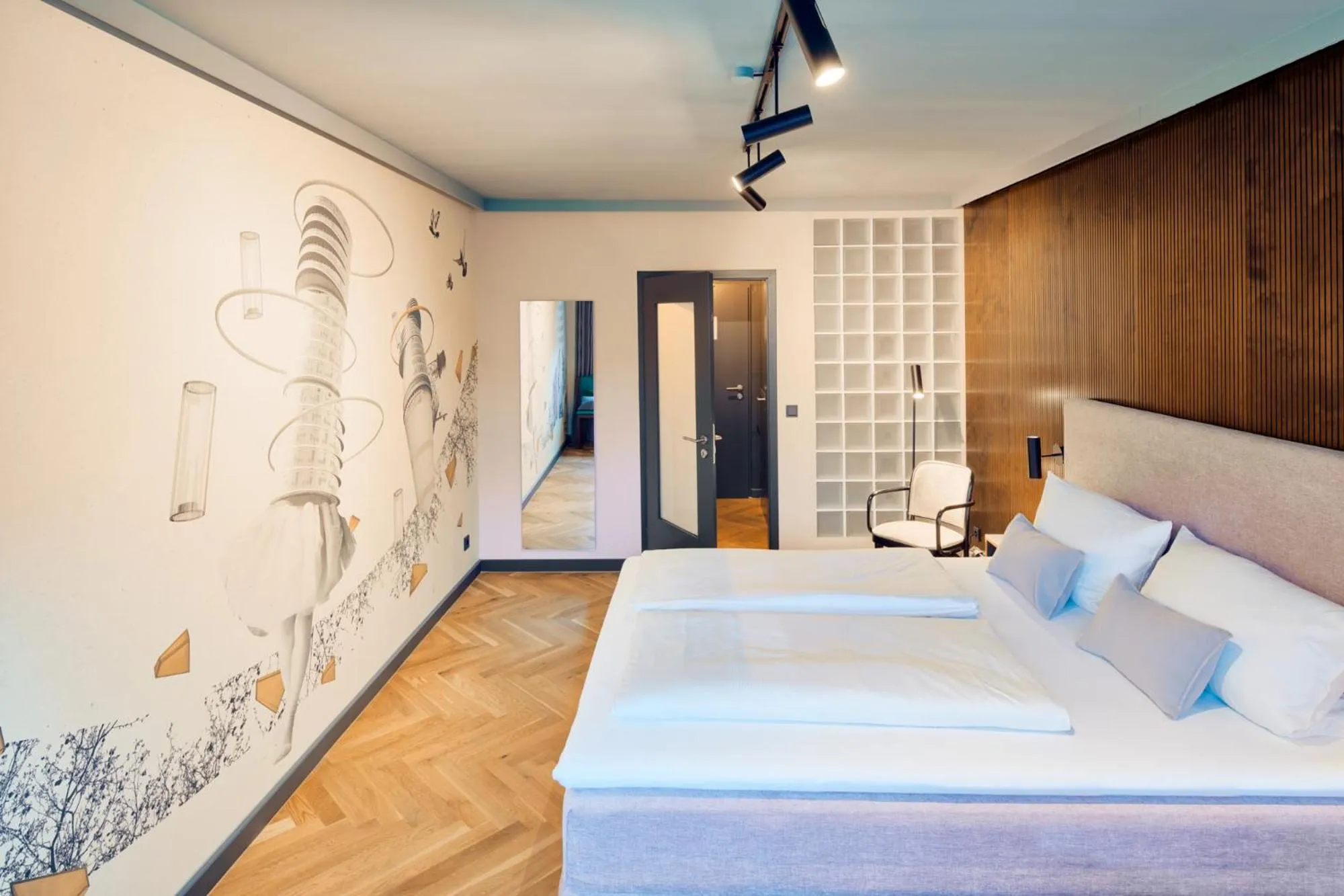 Photo of the whole room, Bed in art Hotel Tucholsky