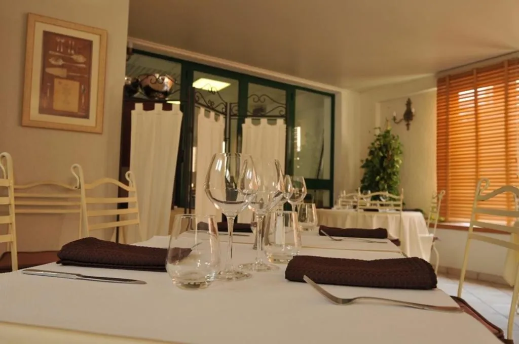 Restaurant/places to eat in Franceschini