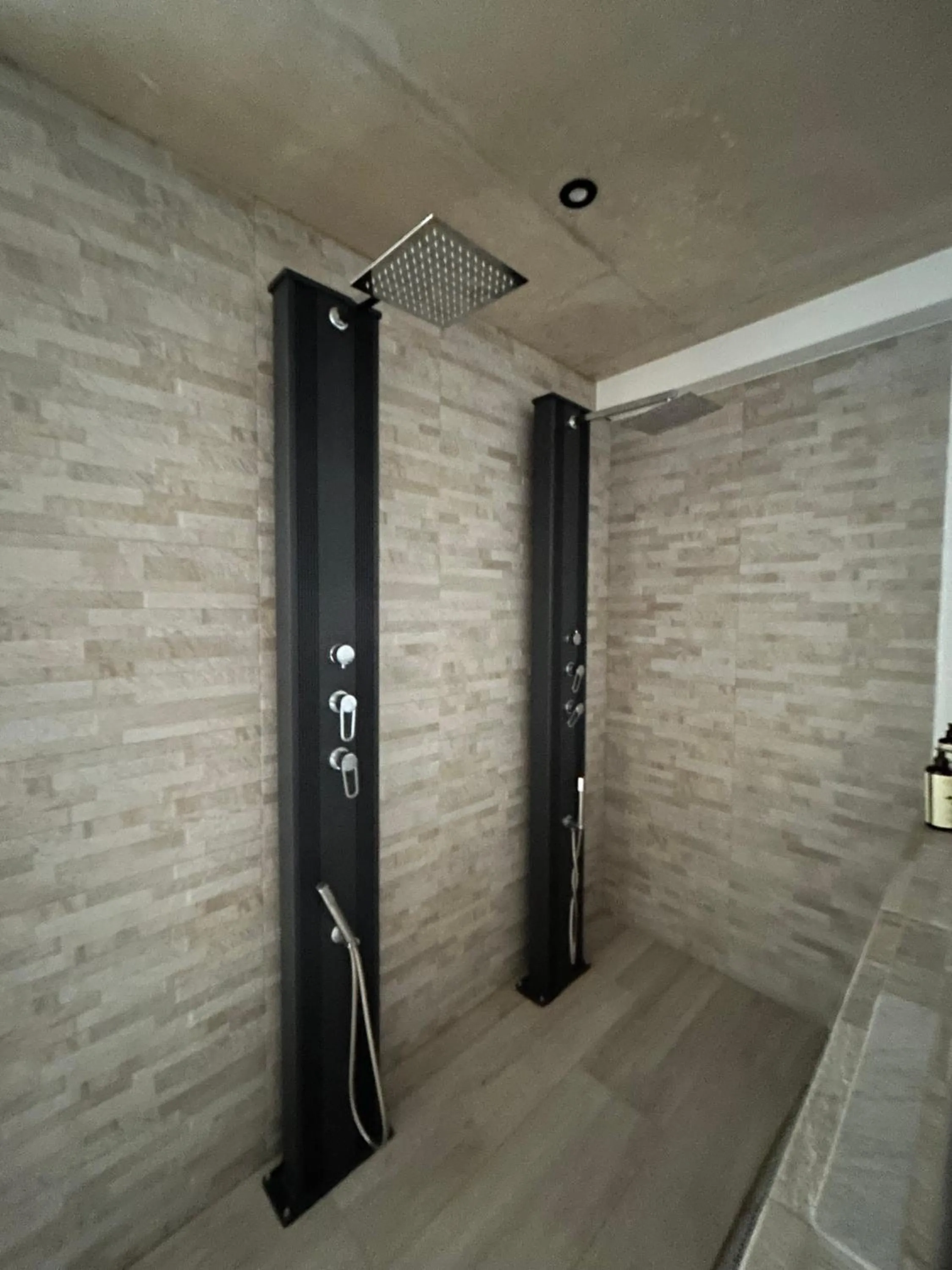Shower in Franceschini