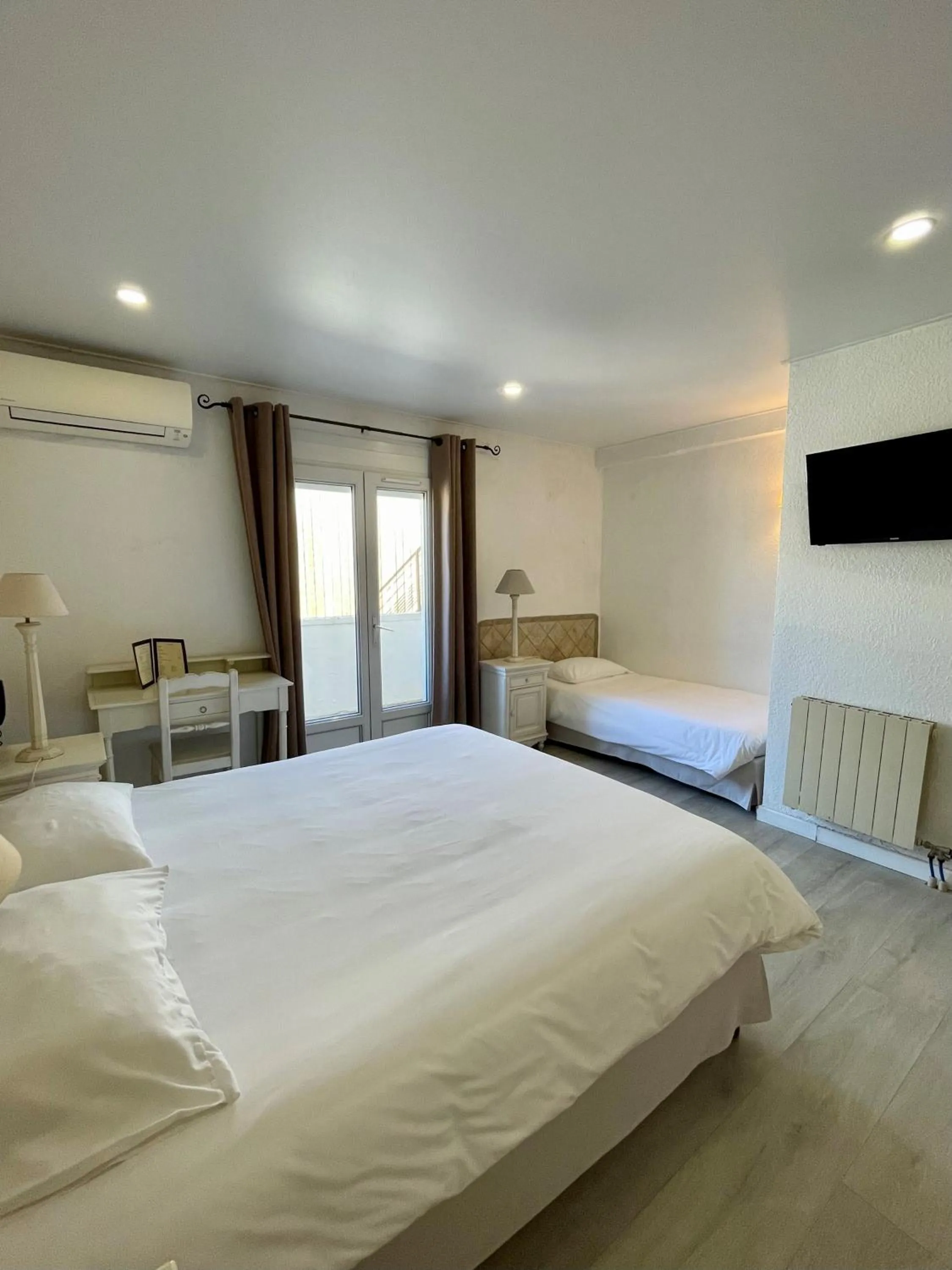 Photo of the whole room, Bed in Franceschini