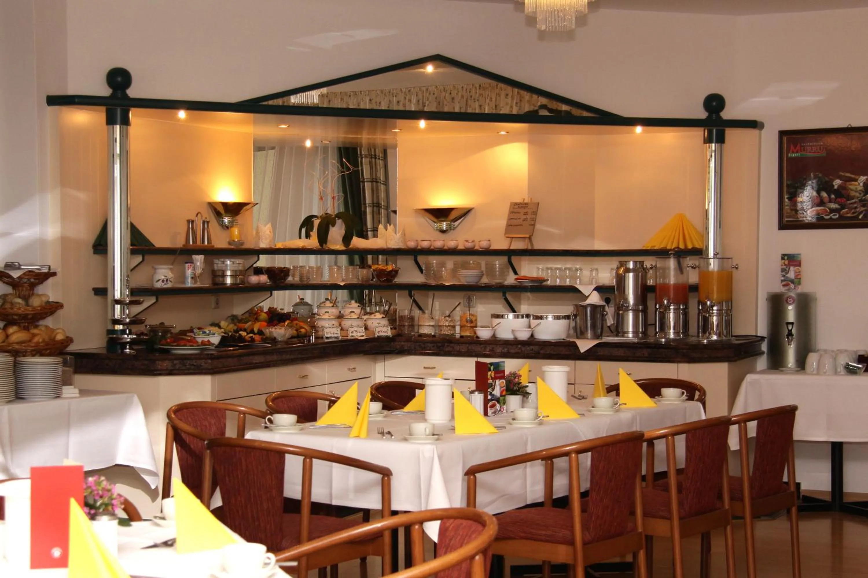 Restaurant/places to eat in Hotel 3 Linden