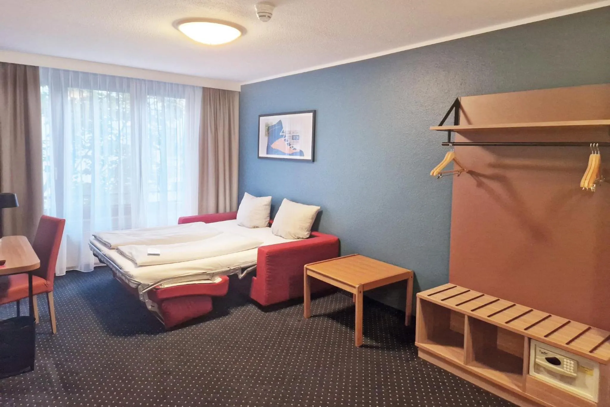 Photo of the whole room, Bed in Garner Hotel Bochum by IHG