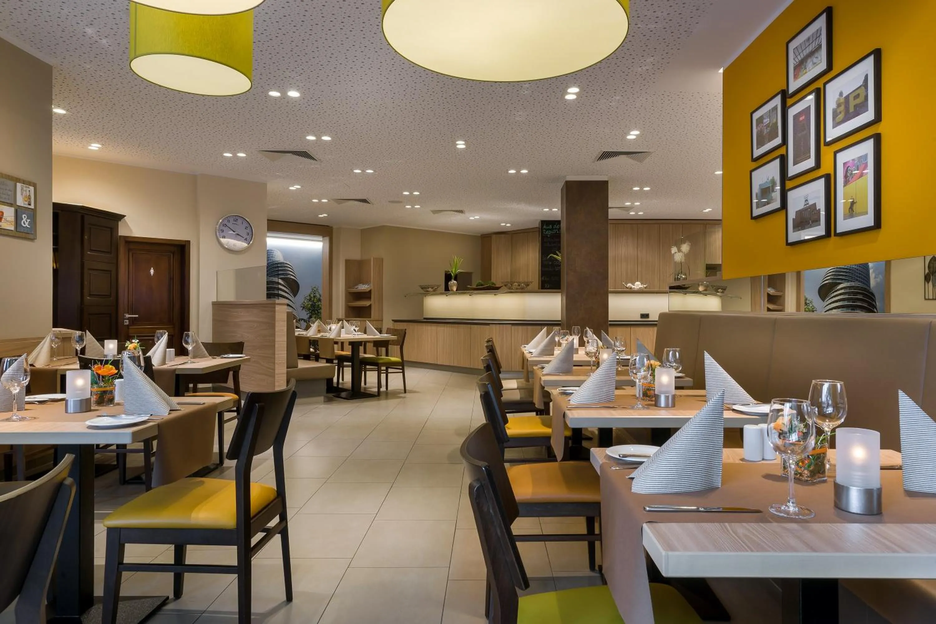 Restaurant/places to eat in Garner Hotel Bochum by IHG