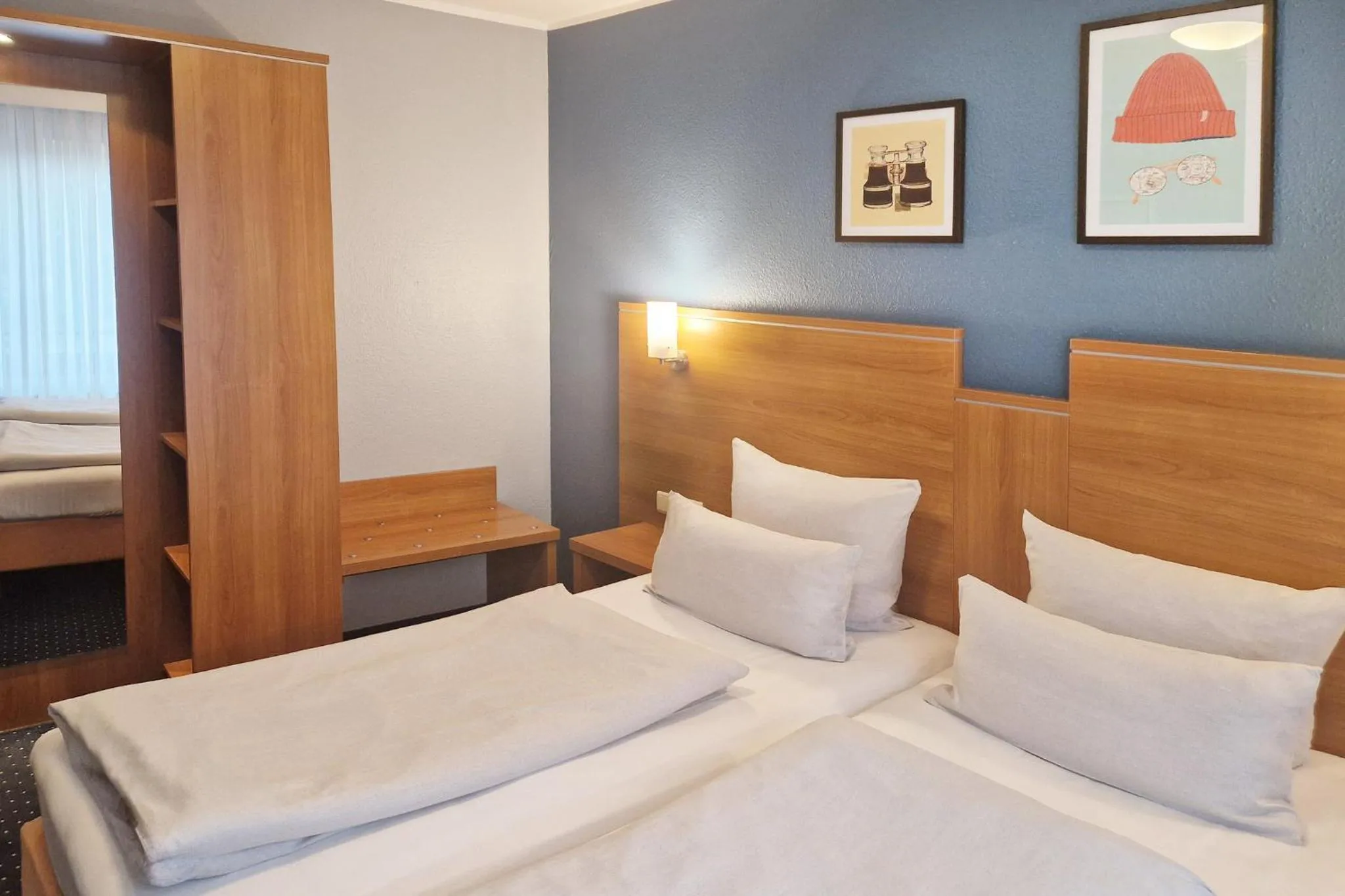 Photo of the whole room, Bed in Garner Hotel Bochum by IHG