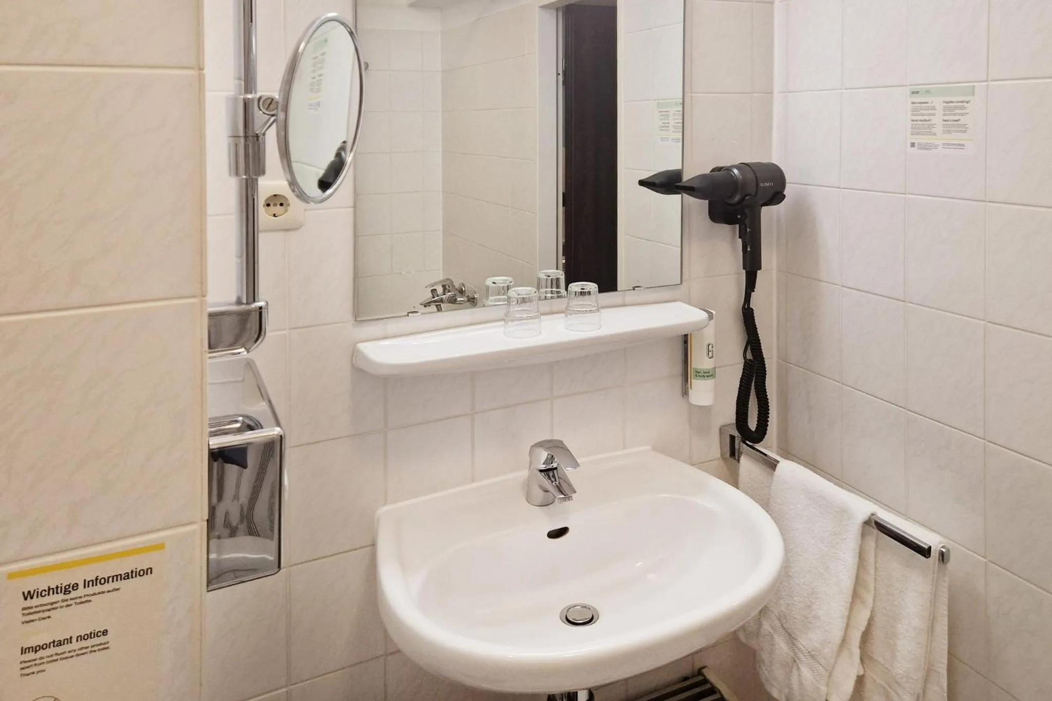 Bathroom in Garner Hotel Bochum by IHG