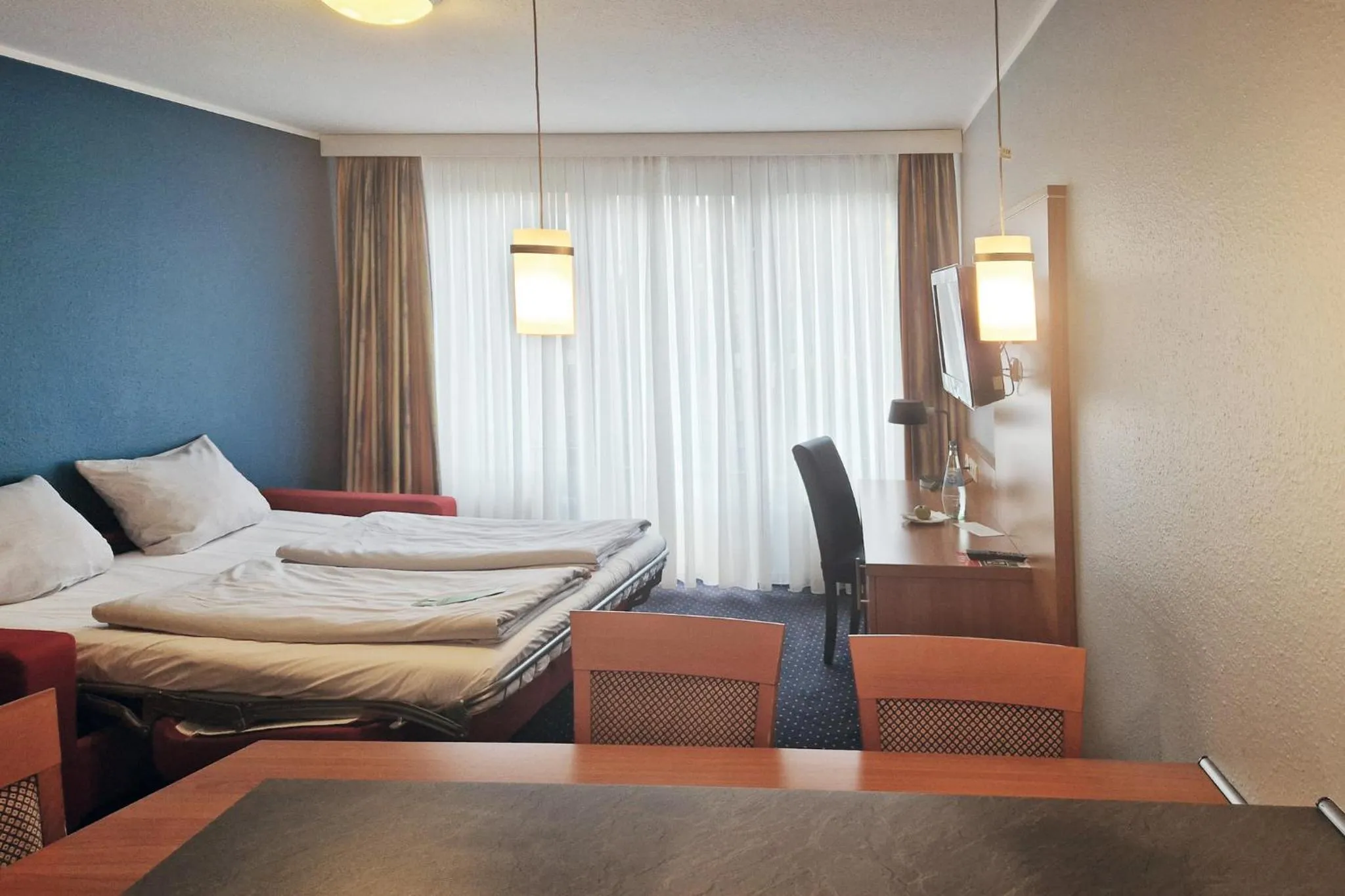 Photo of the whole room, Bed in Garner Hotel Bochum by IHG