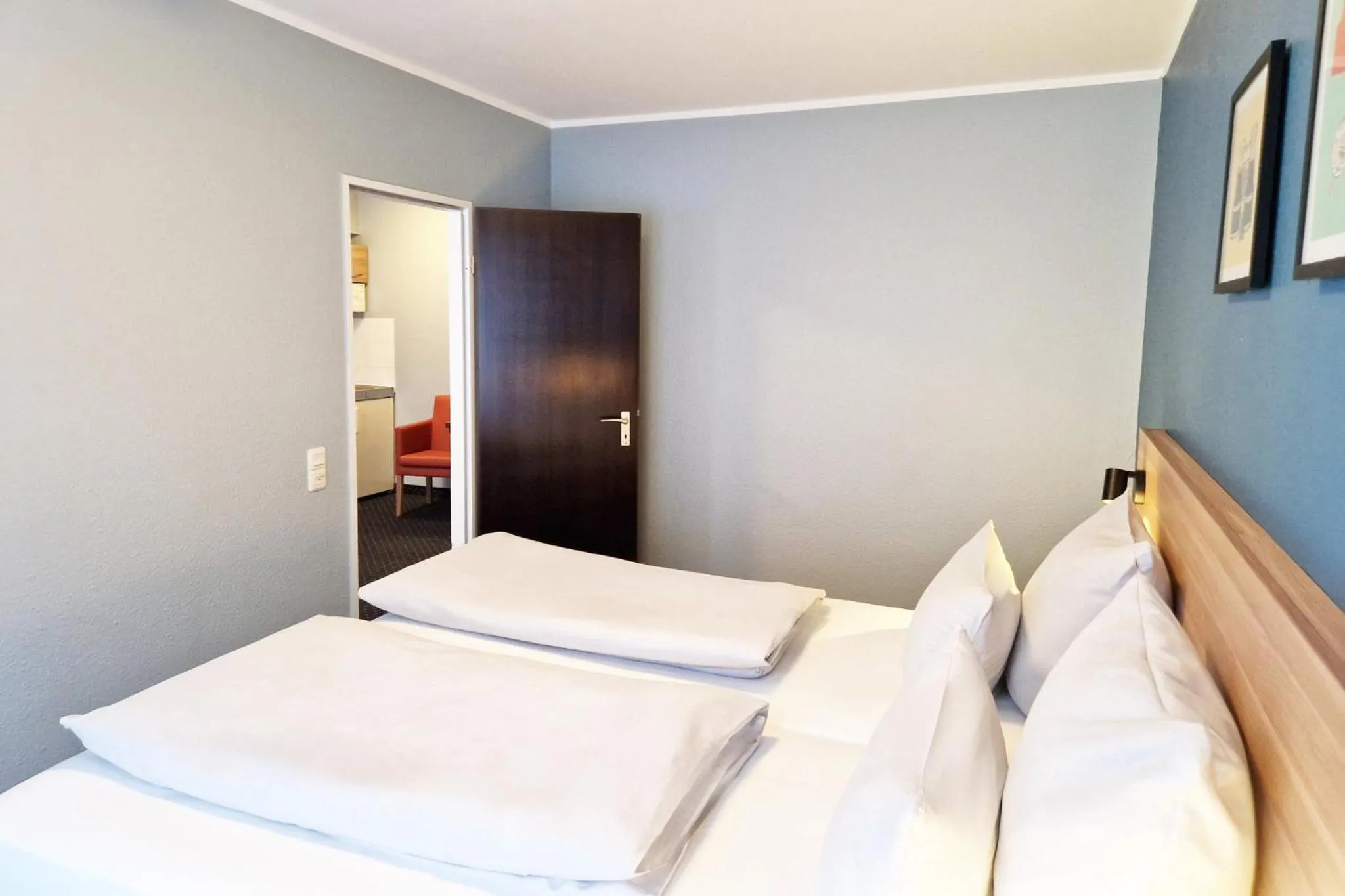 Photo of the whole room, Bed in Garner Hotel Bochum by IHG