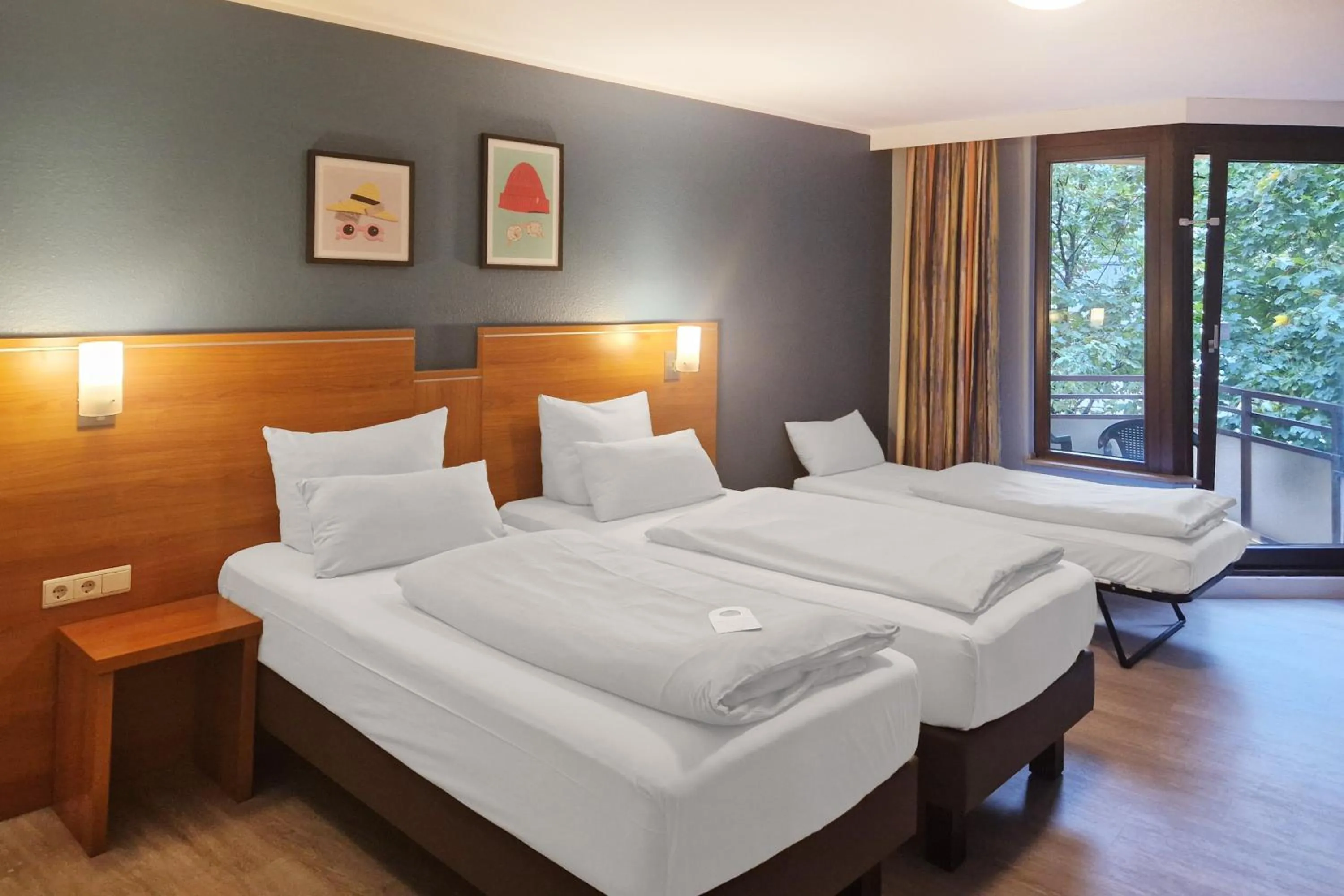Photo of the whole room, Bed in Garner Hotel Bochum by IHG