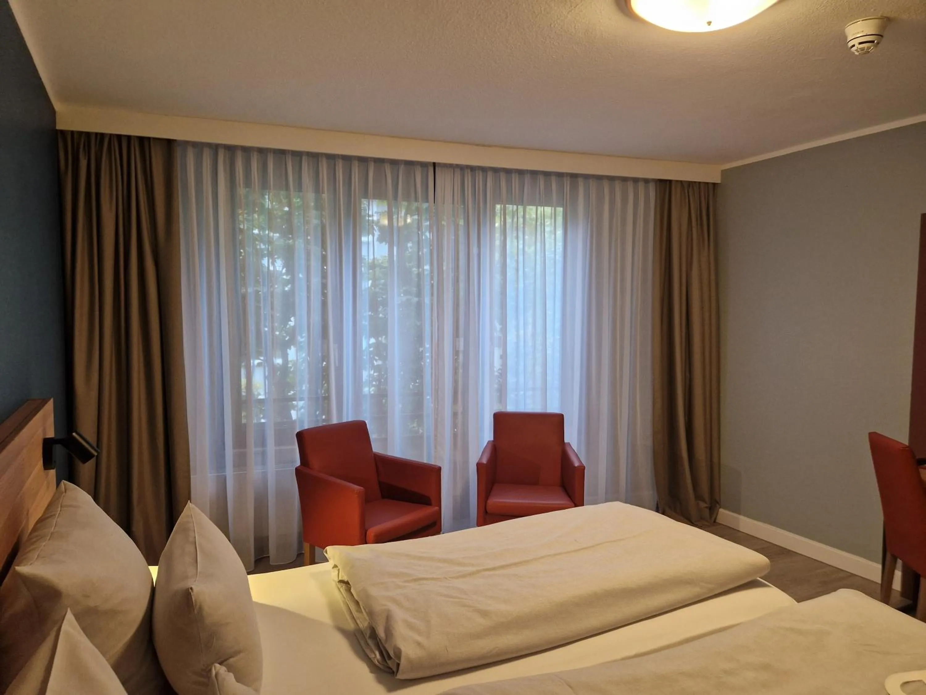 Photo of the whole room, Bed in Garner Hotel Bochum by IHG