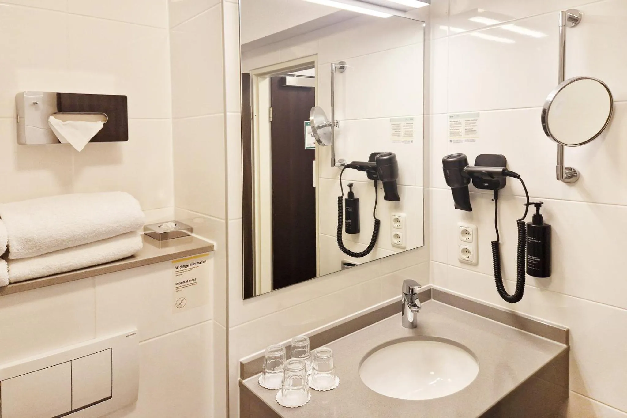 Bathroom in Garner Hotel Bochum by IHG