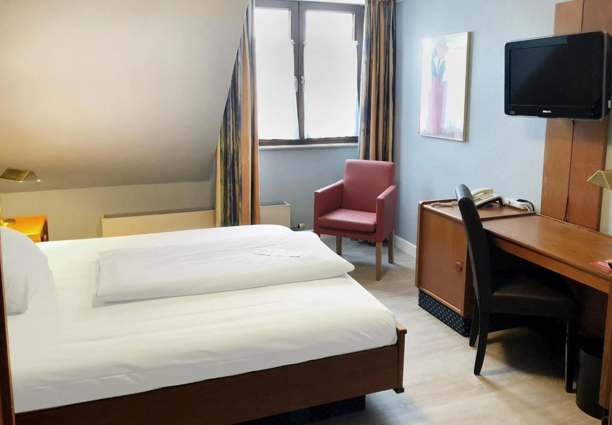 Photo of the whole room, Bed in Garner Hotel Bochum by IHG