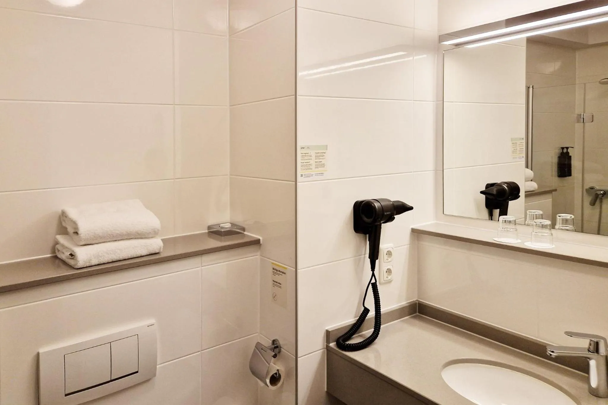 Bathroom in Garner Hotel Bochum by IHG