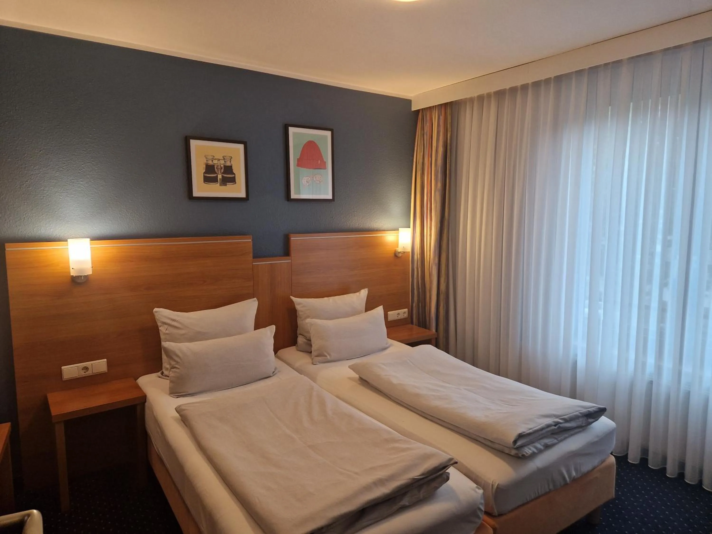 Photo of the whole room, Bed in Garner Hotel Bochum by IHG
