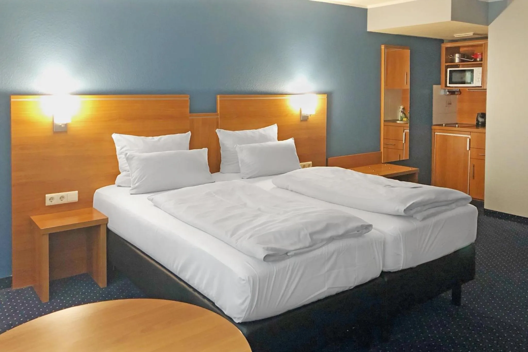 Photo of the whole room, Bed in Garner Hotel Bochum by IHG