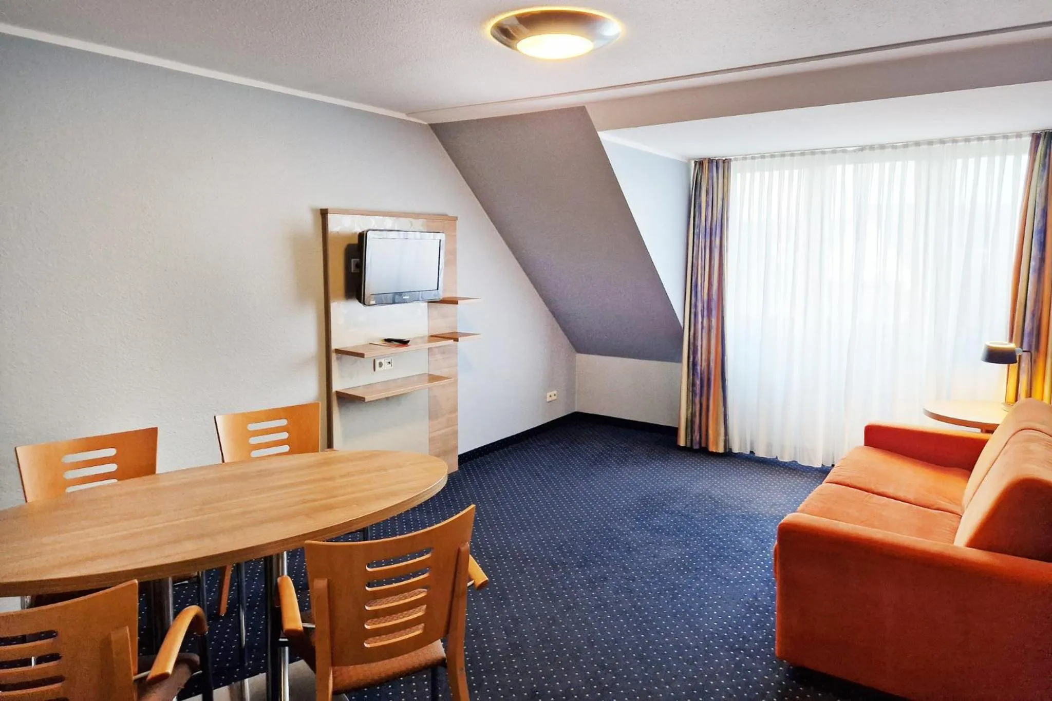 Photo of the whole room in Garner Hotel Bochum by IHG