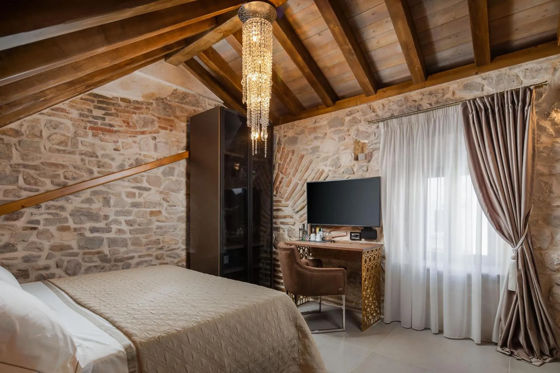 TV and multimedia, Bed in Luxury Rooms MA de Dominis