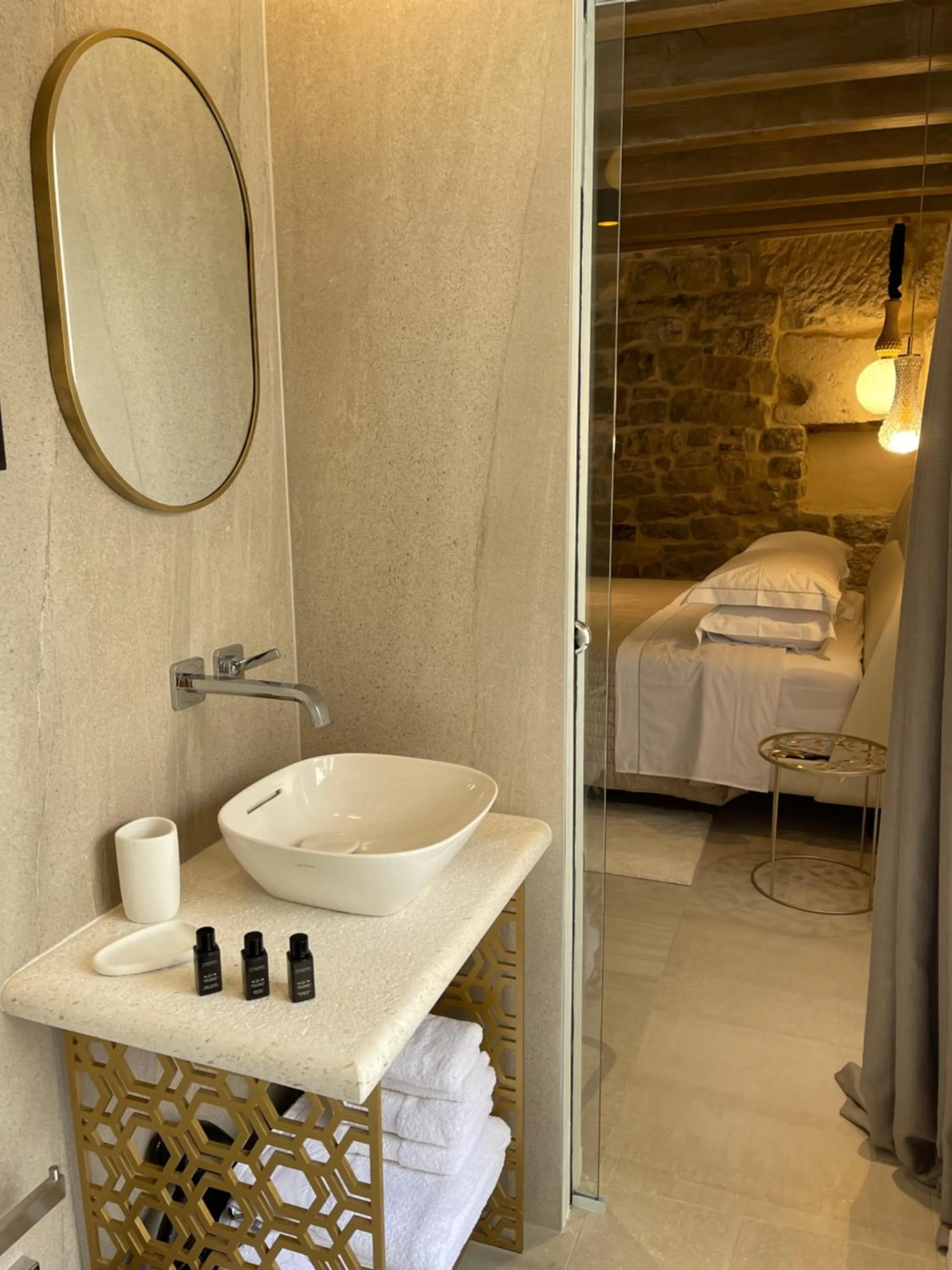 Bathroom, Bed in Luxury Rooms MA de Dominis