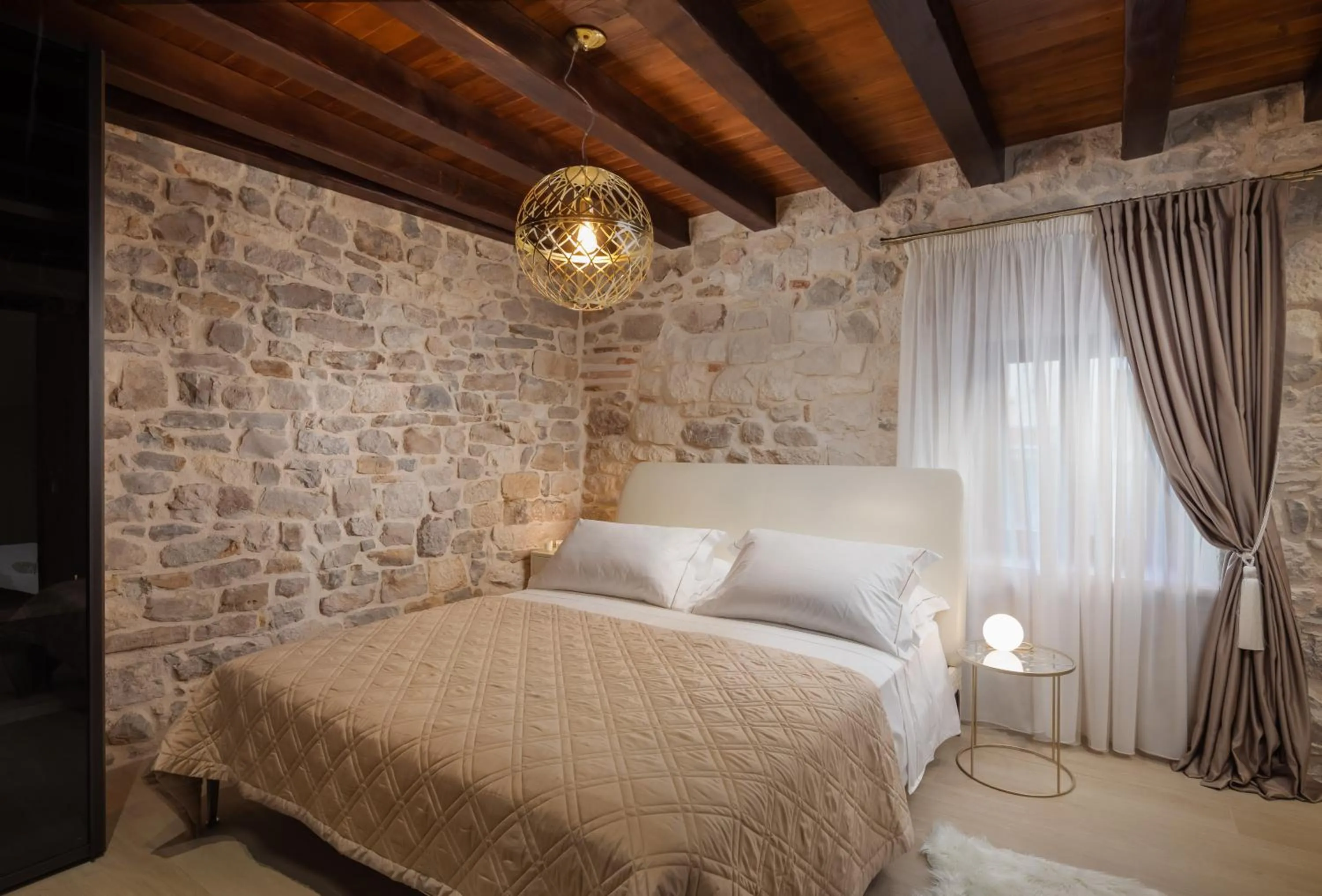 Photo of the whole room, Bed in Luxury Rooms MA de Dominis