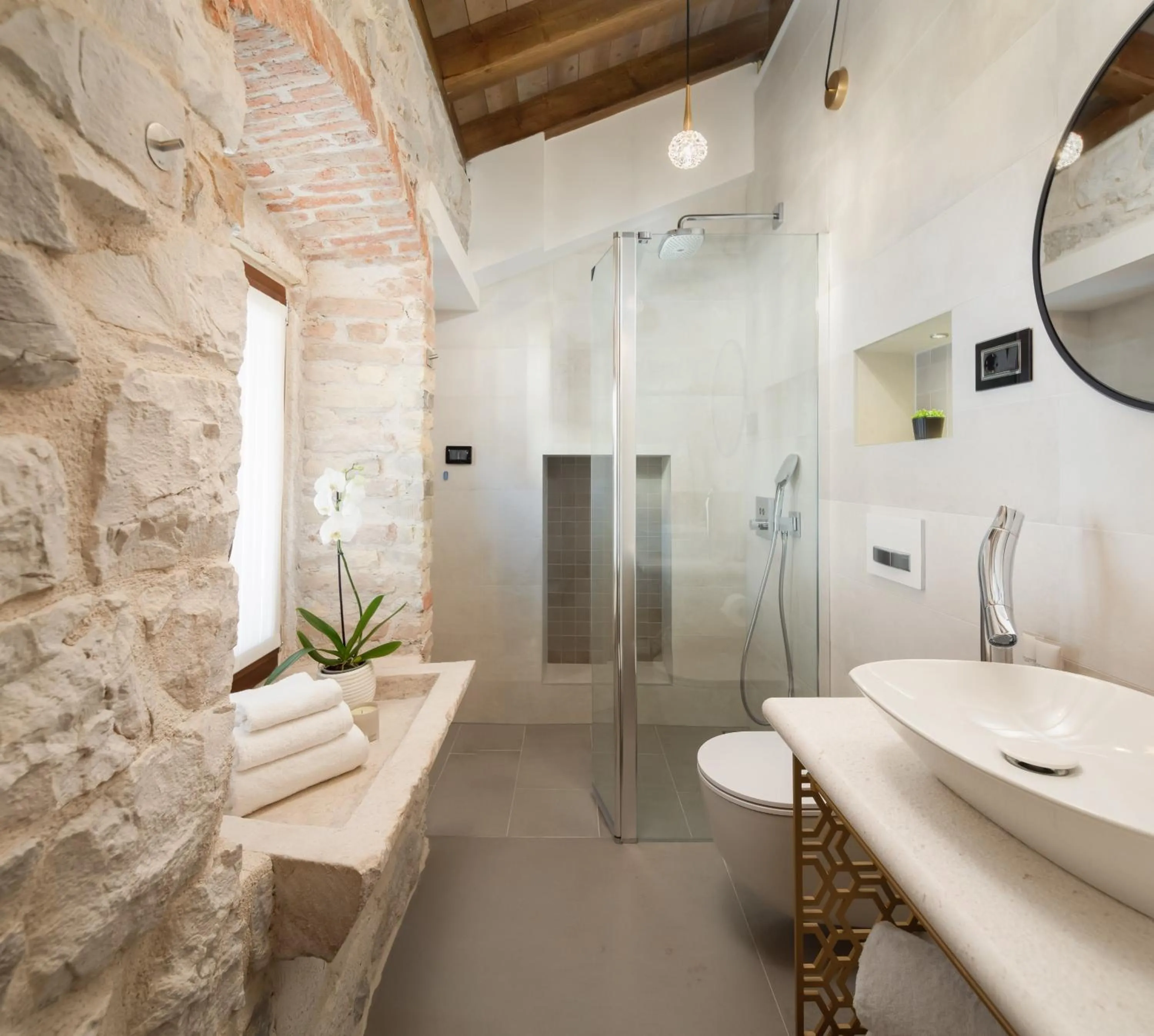 Toilet in Luxury Rooms MA de Dominis