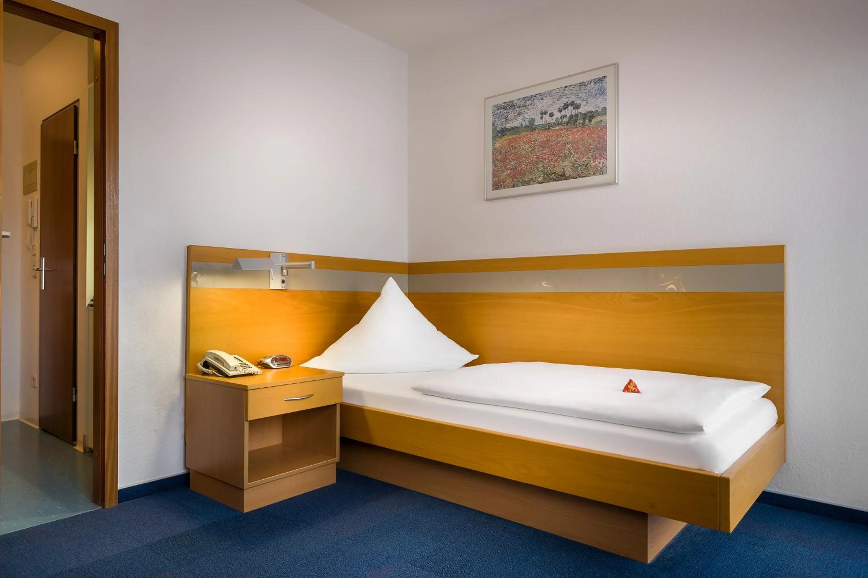 Bedroom, Bed in acora Karlsruhe Zentrum Living the City