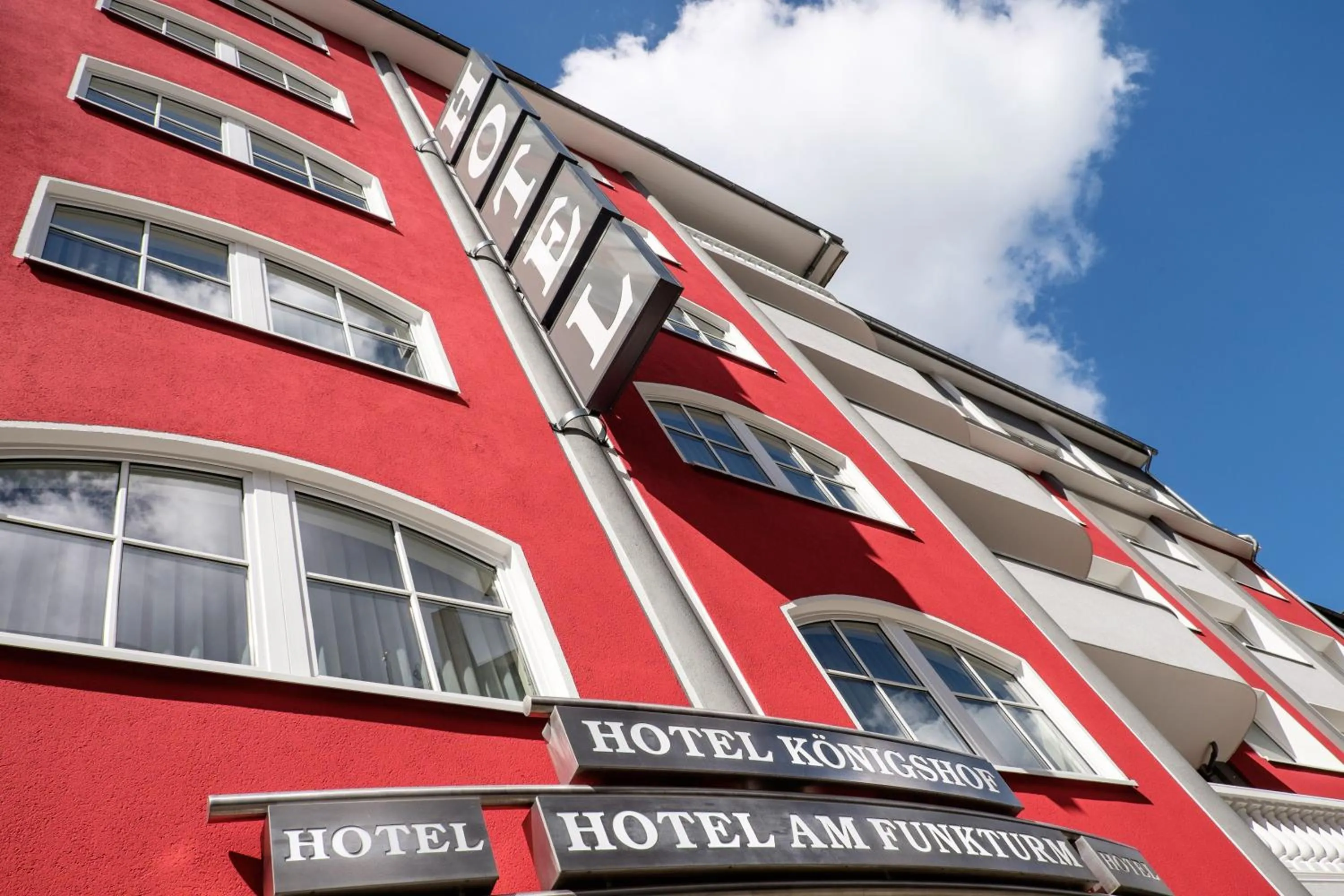 Facade/entrance in Hotel Königshof am Funkturm