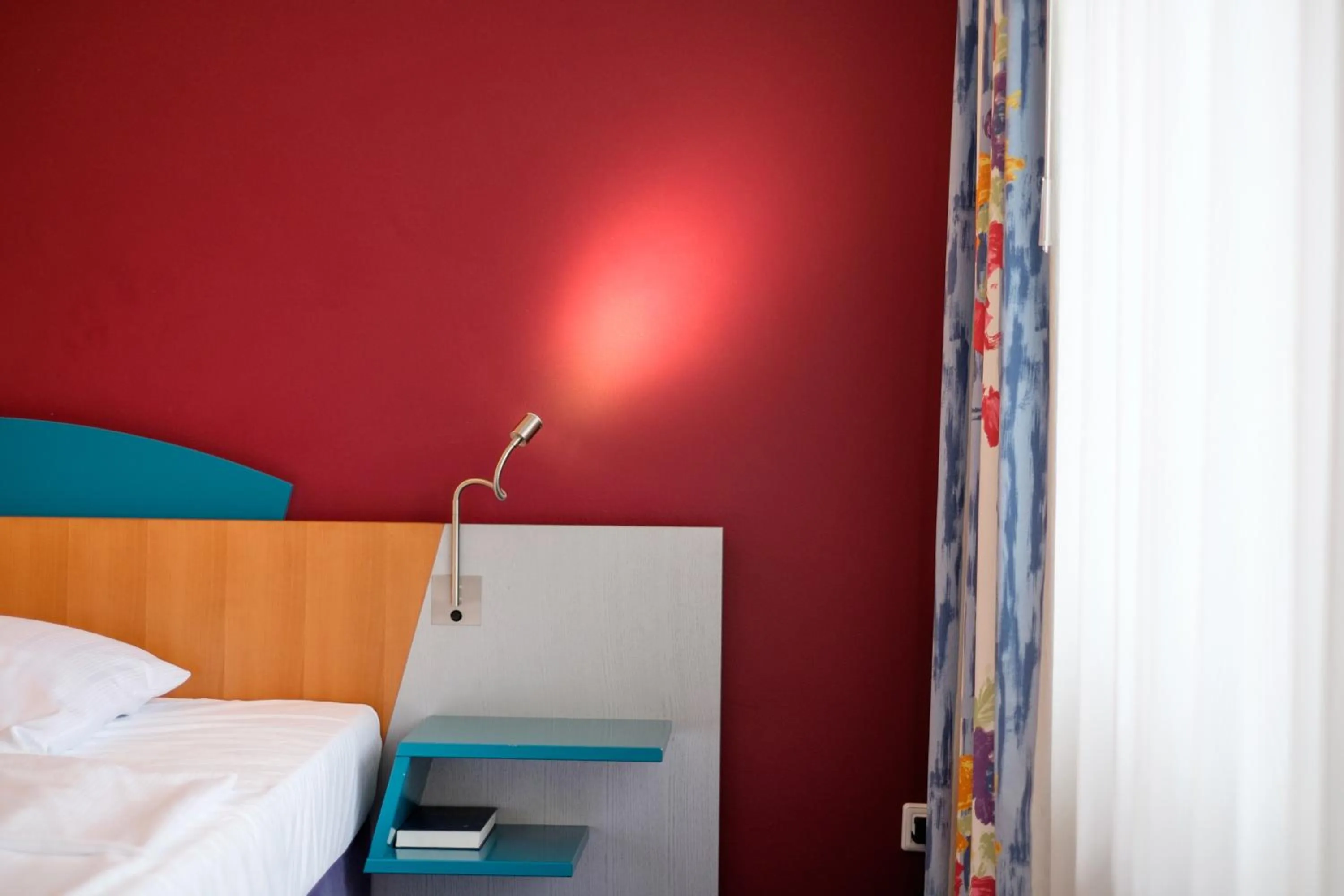 Decorative detail, Bed in Hotel Königshof am Funkturm