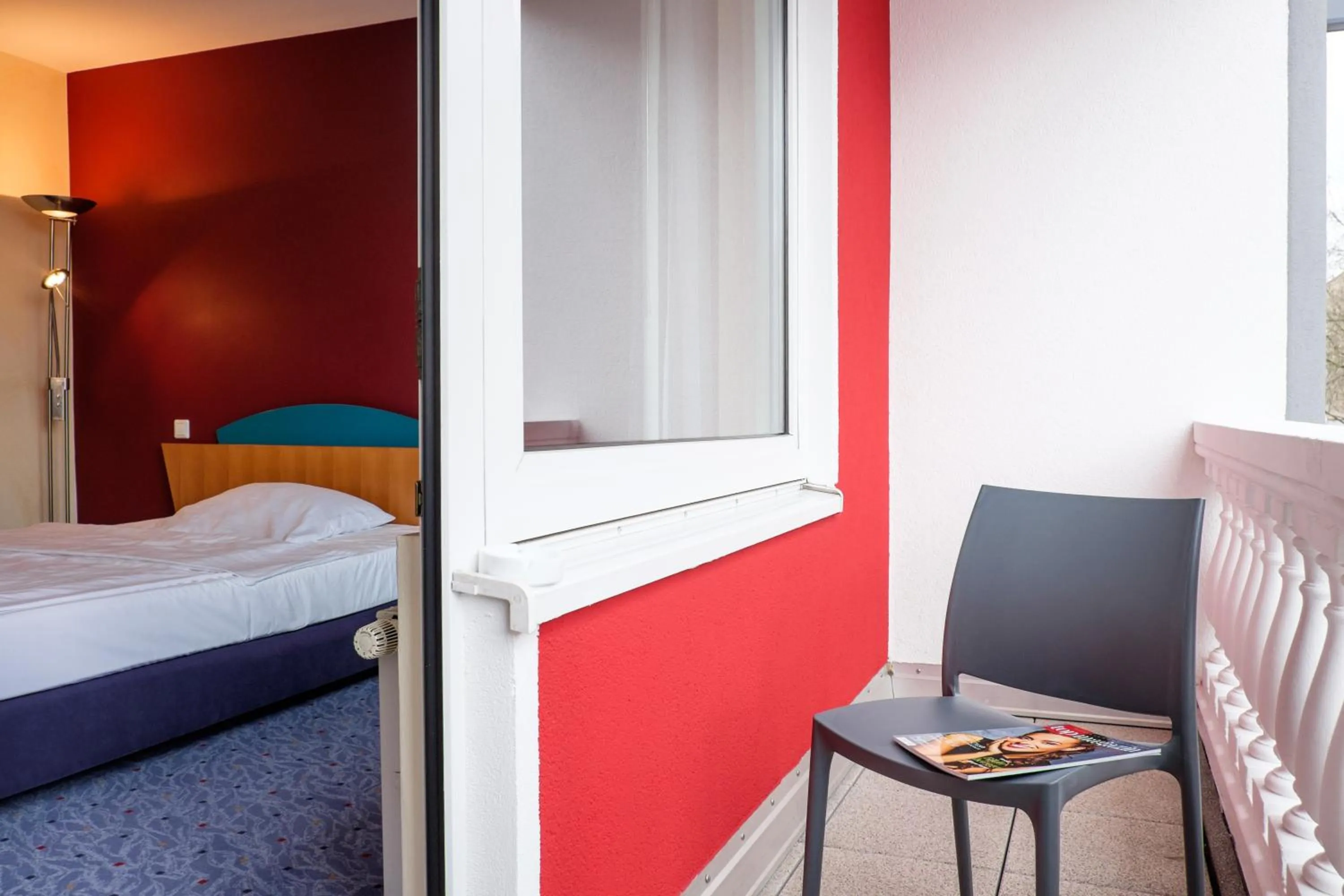 Balcony/Terrace, Bed in Hotel Königshof am Funkturm