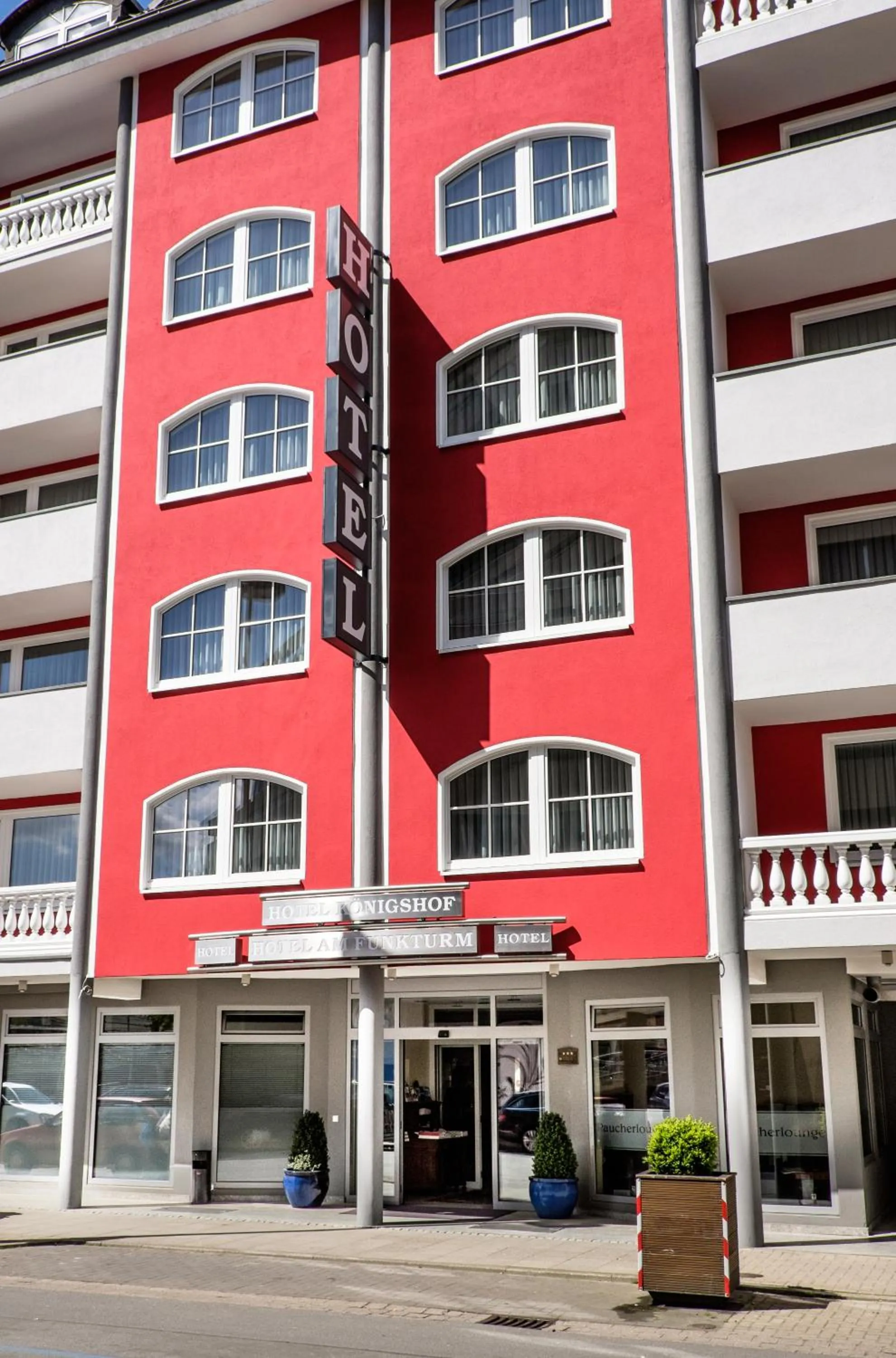 Facade/entrance in Hotel Königshof am Funkturm