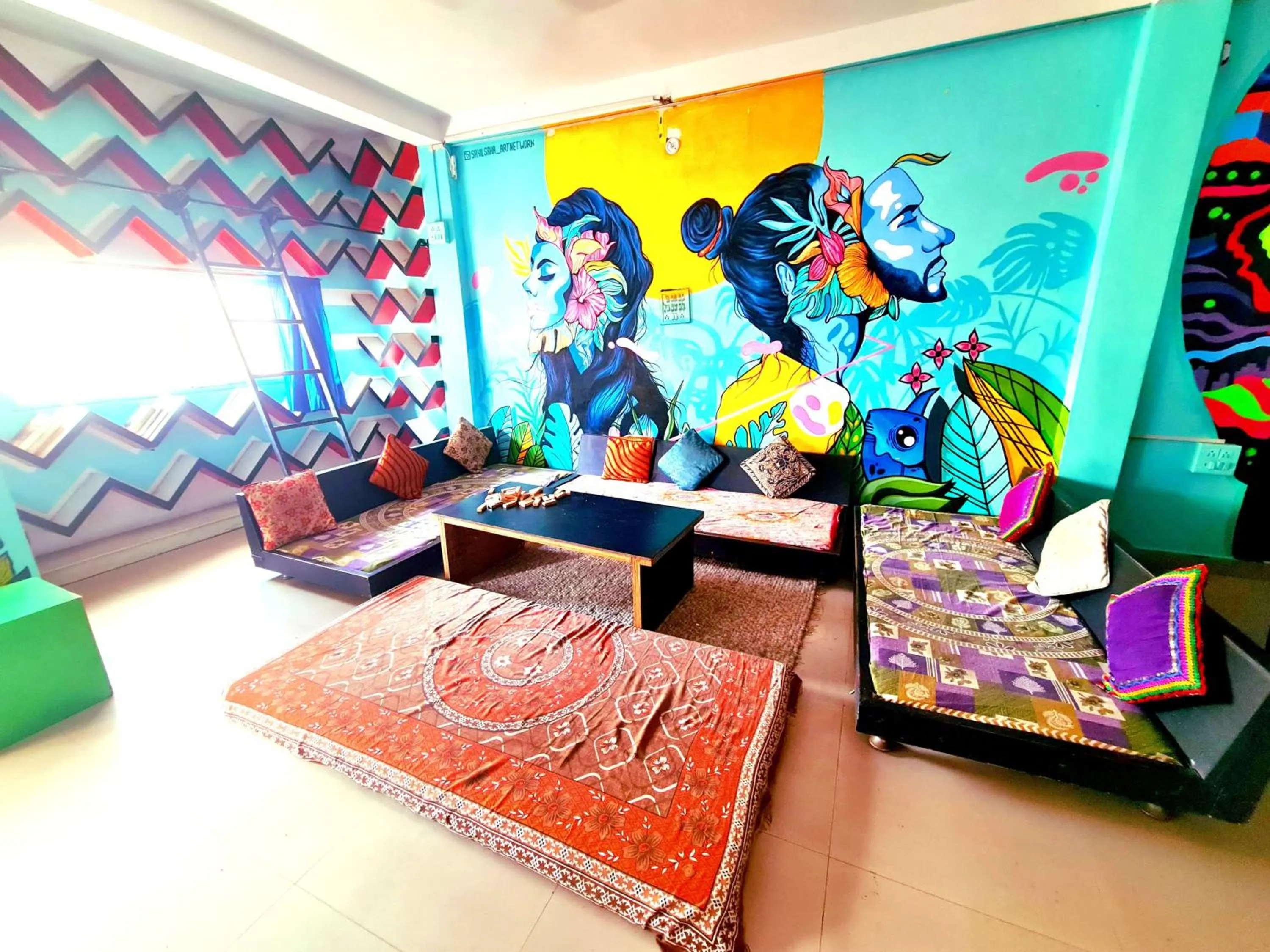 Communal lounge/ TV room in Madsquad Hostel Dorms & Rooms