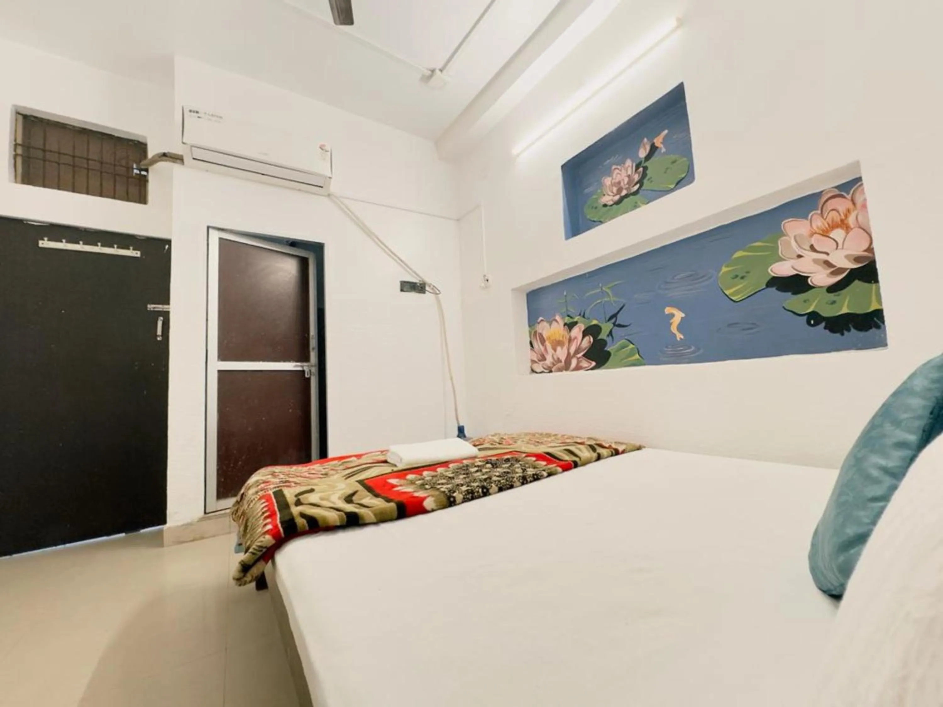 Bedroom, Bed in Madsquad Hostel Dorms & Rooms