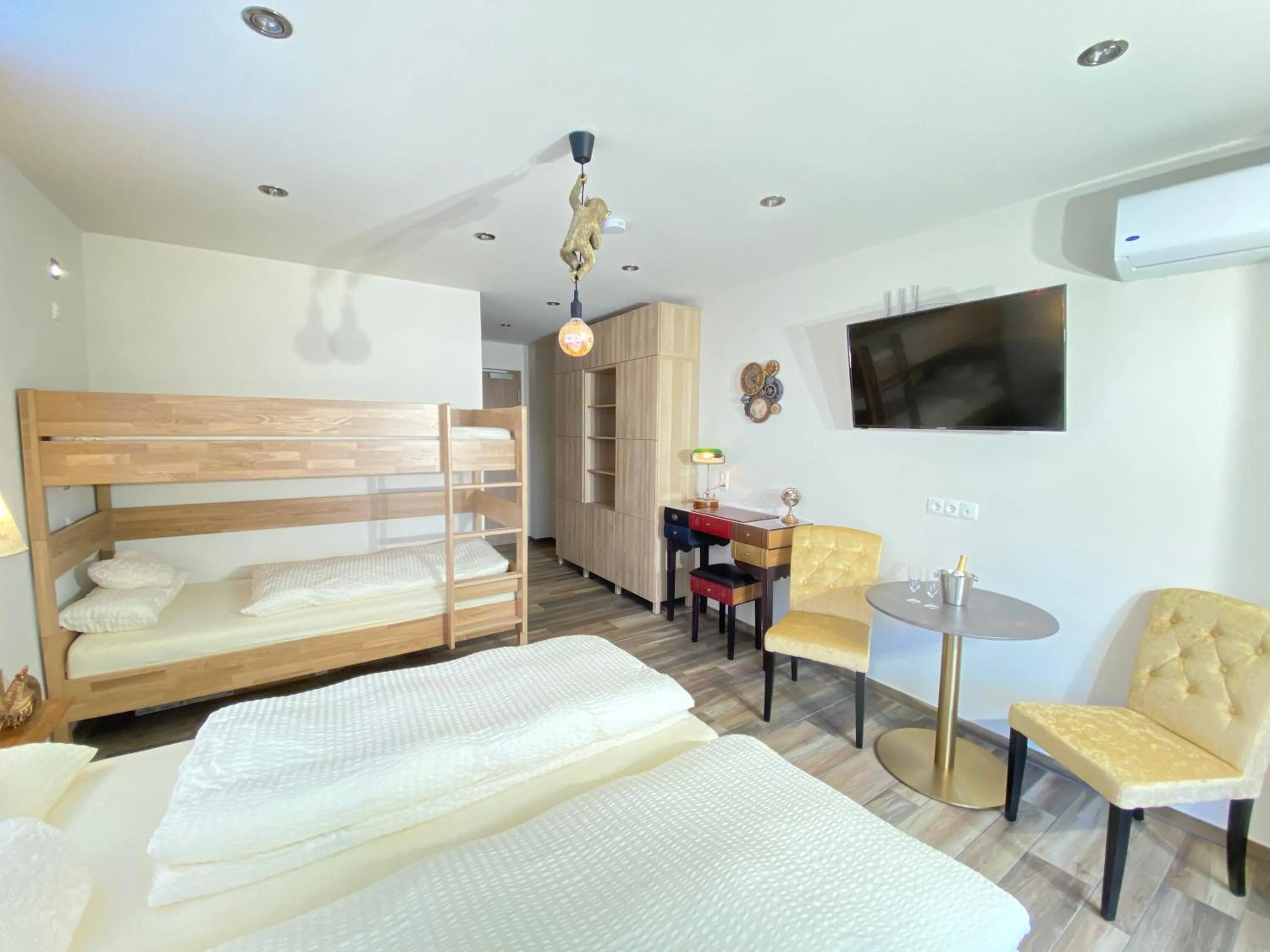 Photo of the whole room, Bed in AVALON ideal gelegen zwischen Europapark und Rulantica