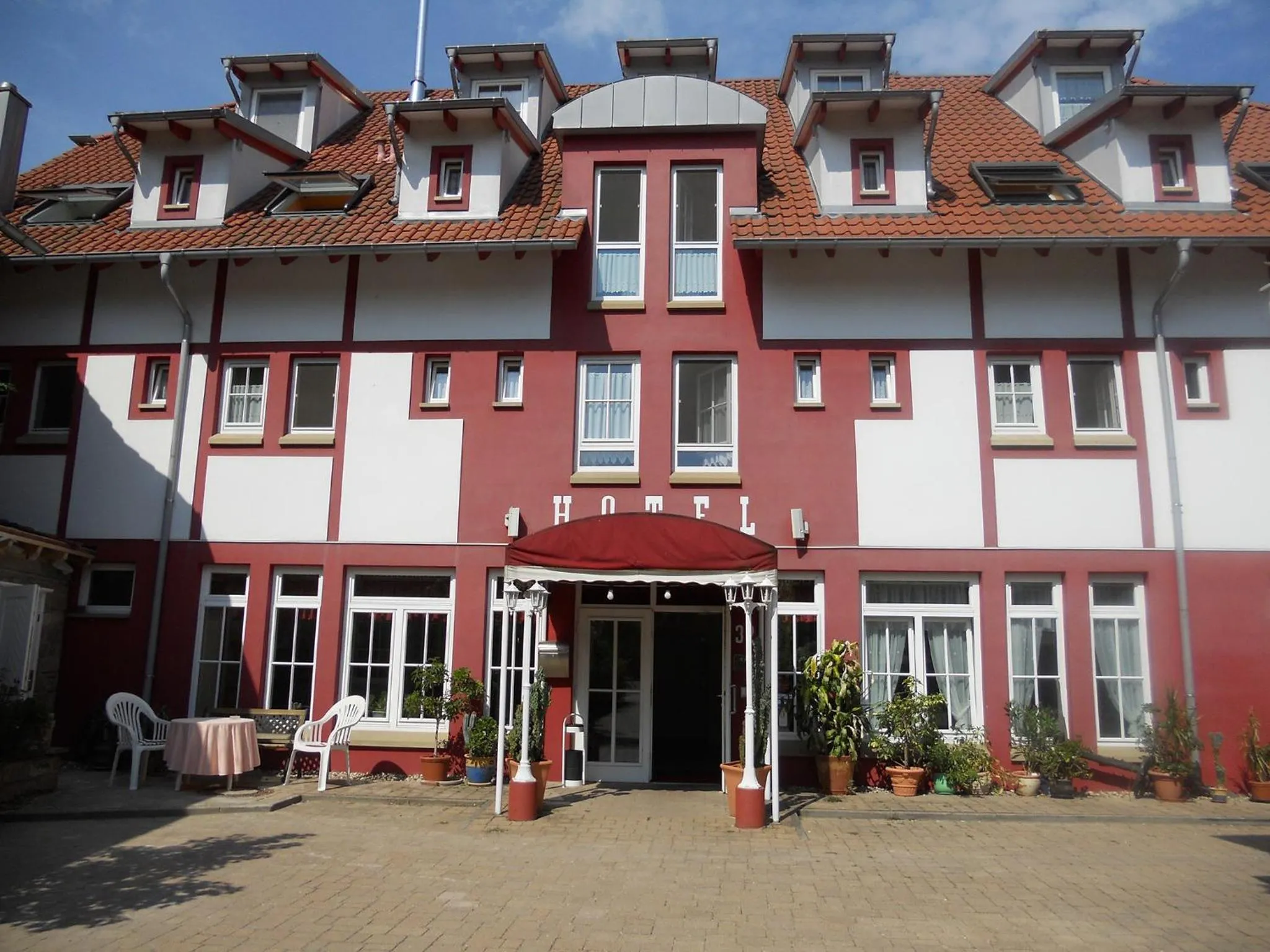 Property building in Cross-Country-Hotel Hirsch