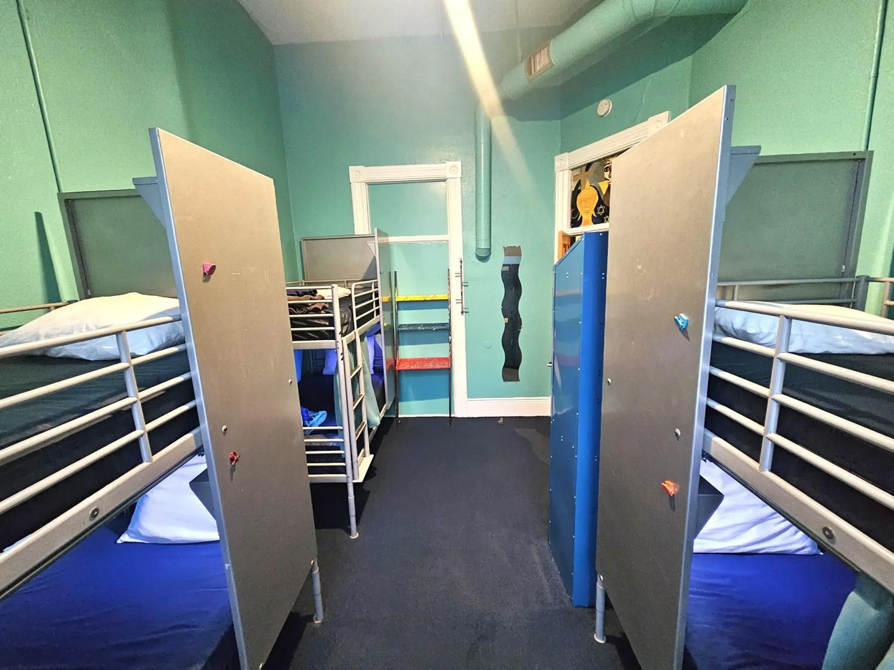 6-bed Private Room with Shared Bathroom in Gaslamp Hostel 6-bed Private Room with Shared Bathroom in Gaslamp Hostel