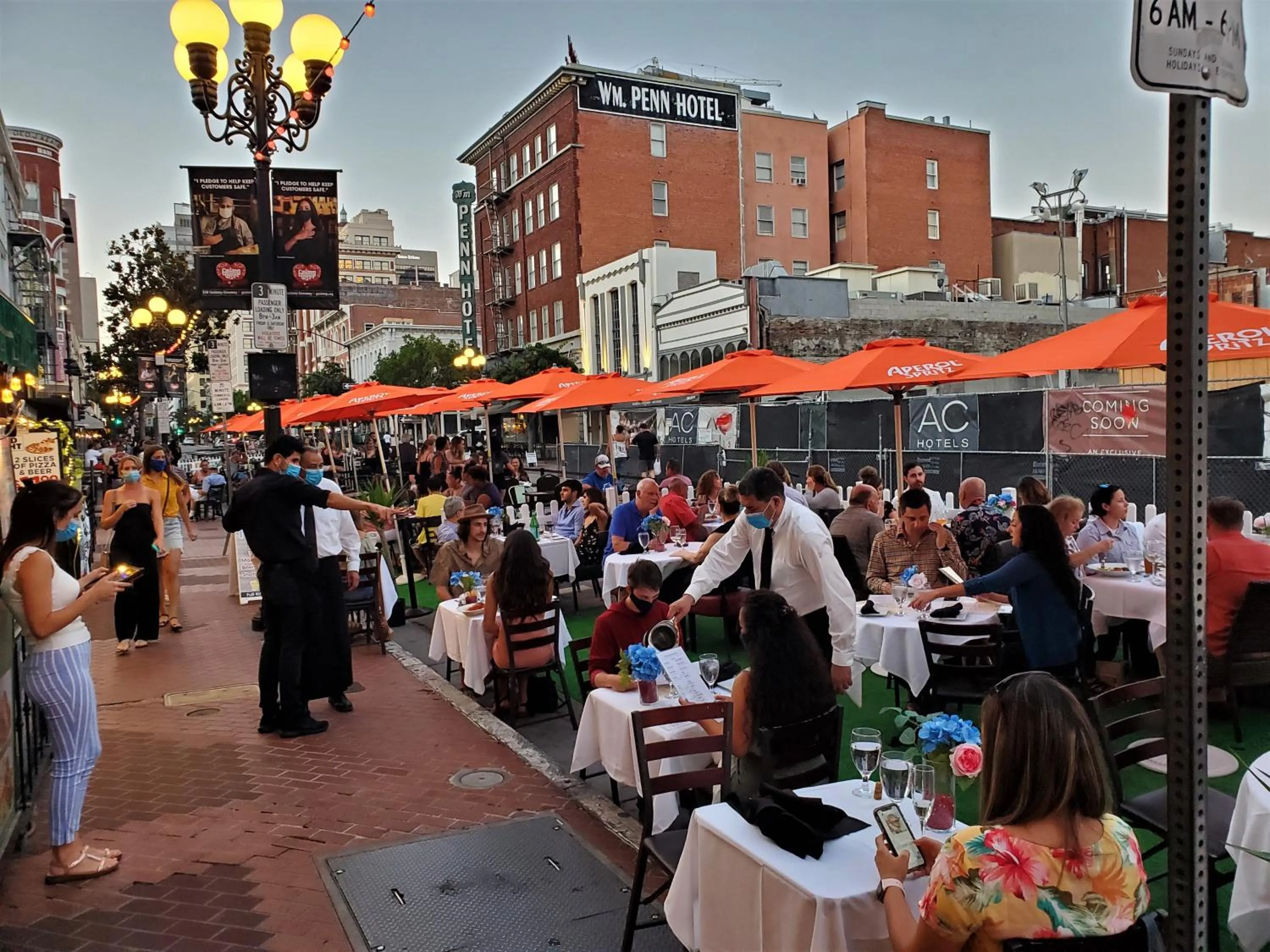 Restaurant/places to eat in Gaslamp Hostel