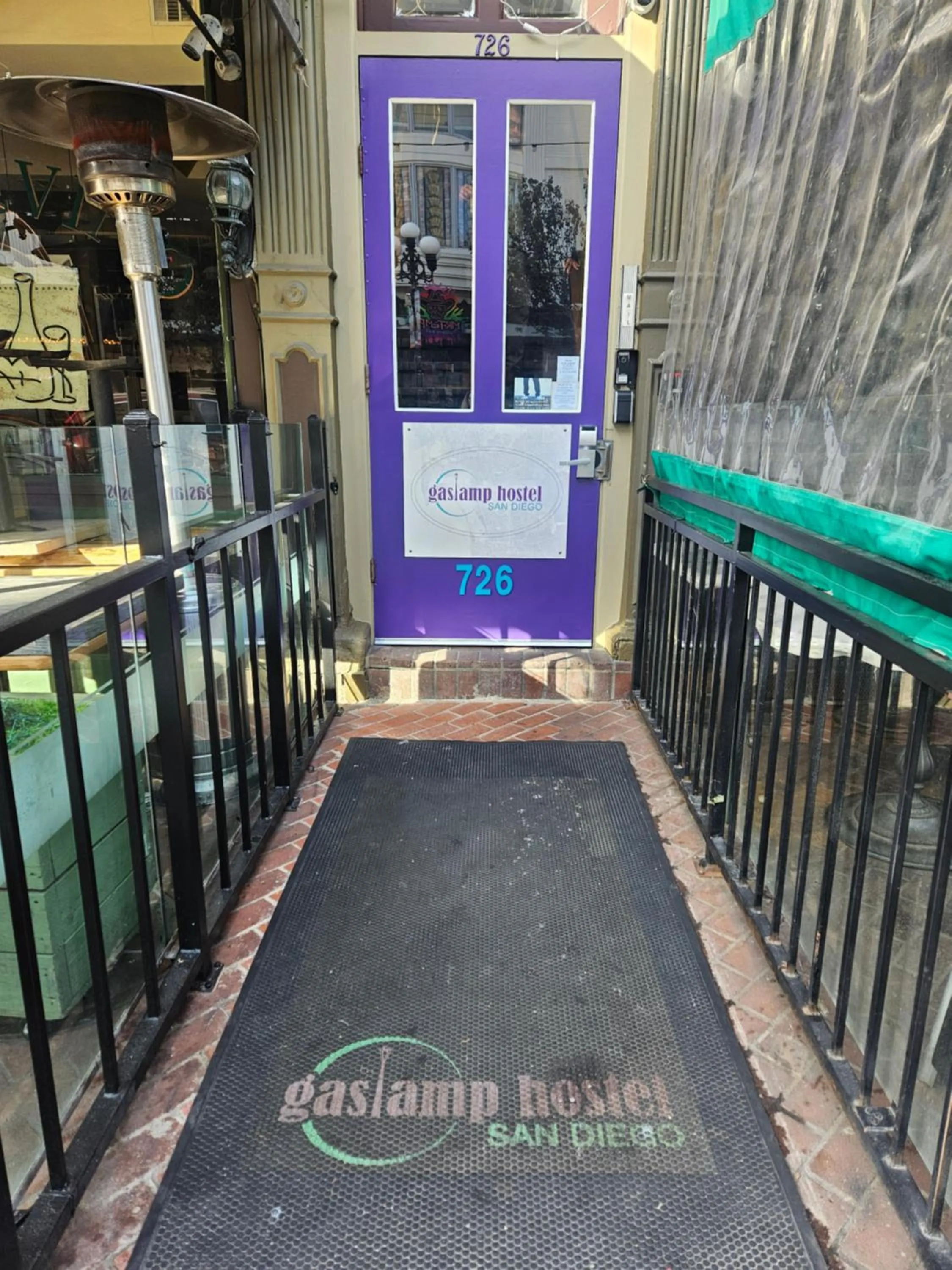 Facade/entrance in Gaslamp Hostel