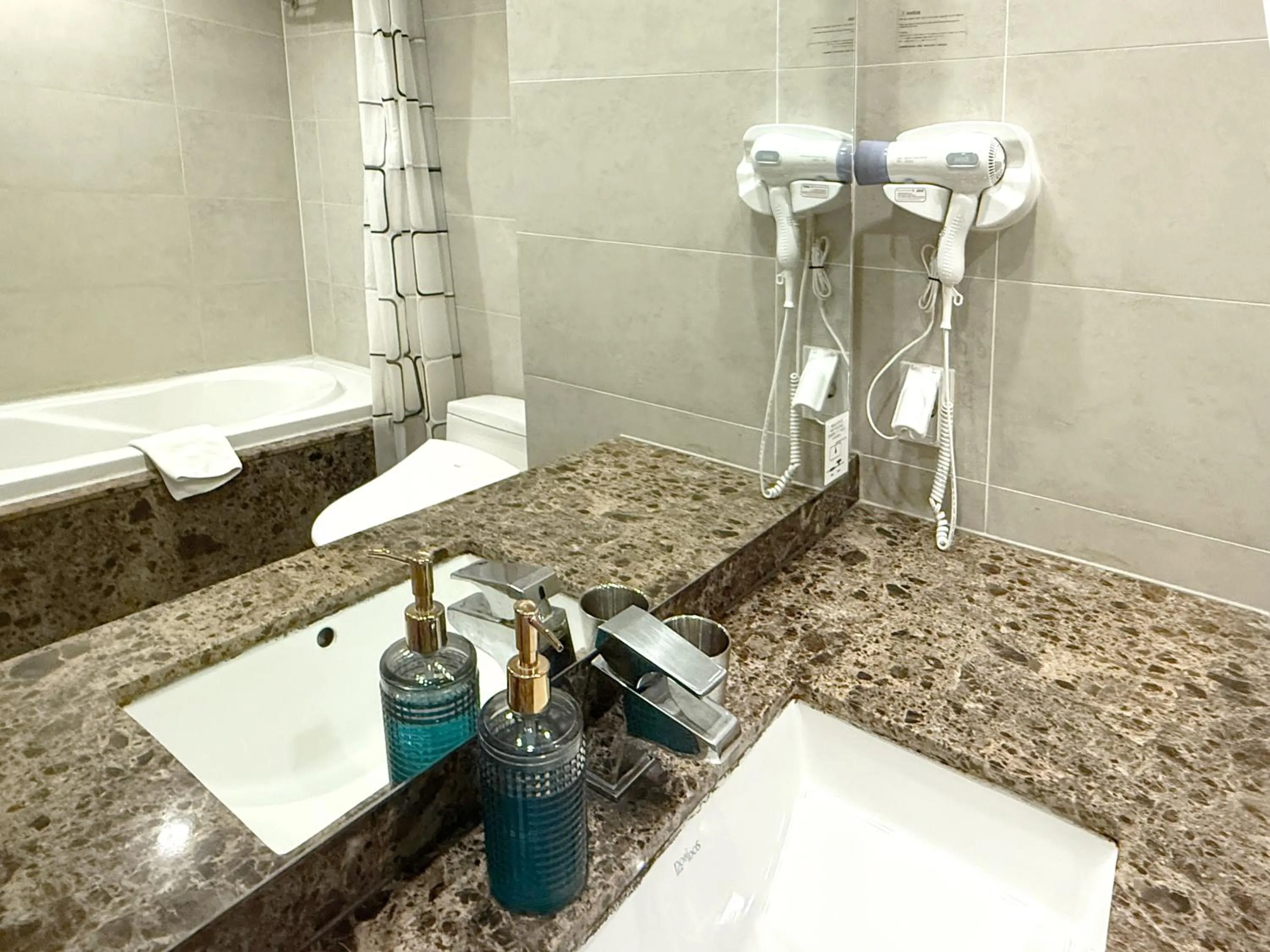 Shower in Mohenic Hotel Seoul Myeongdong