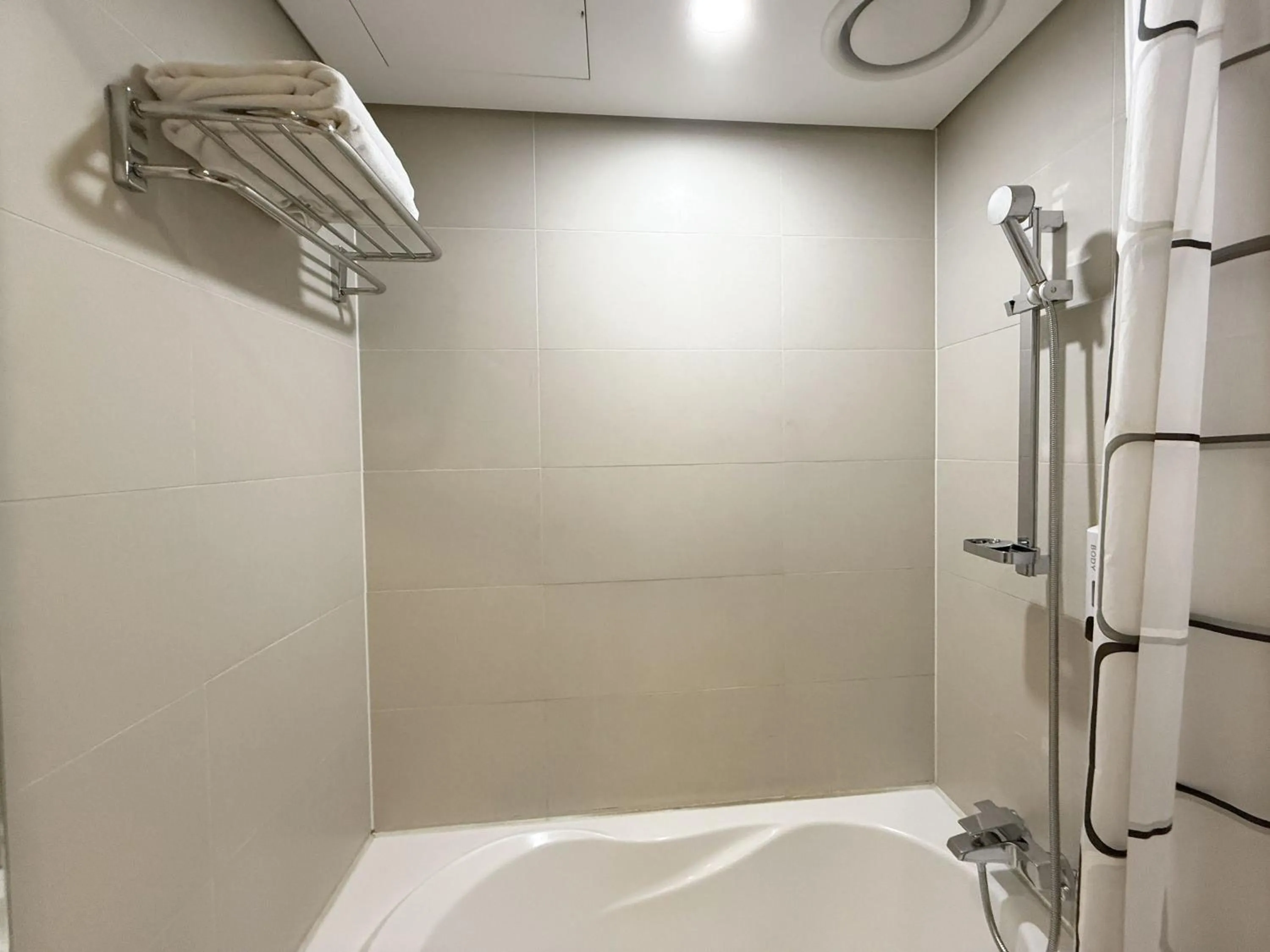 Shower in Mohenic Hotel Seoul Myeongdong