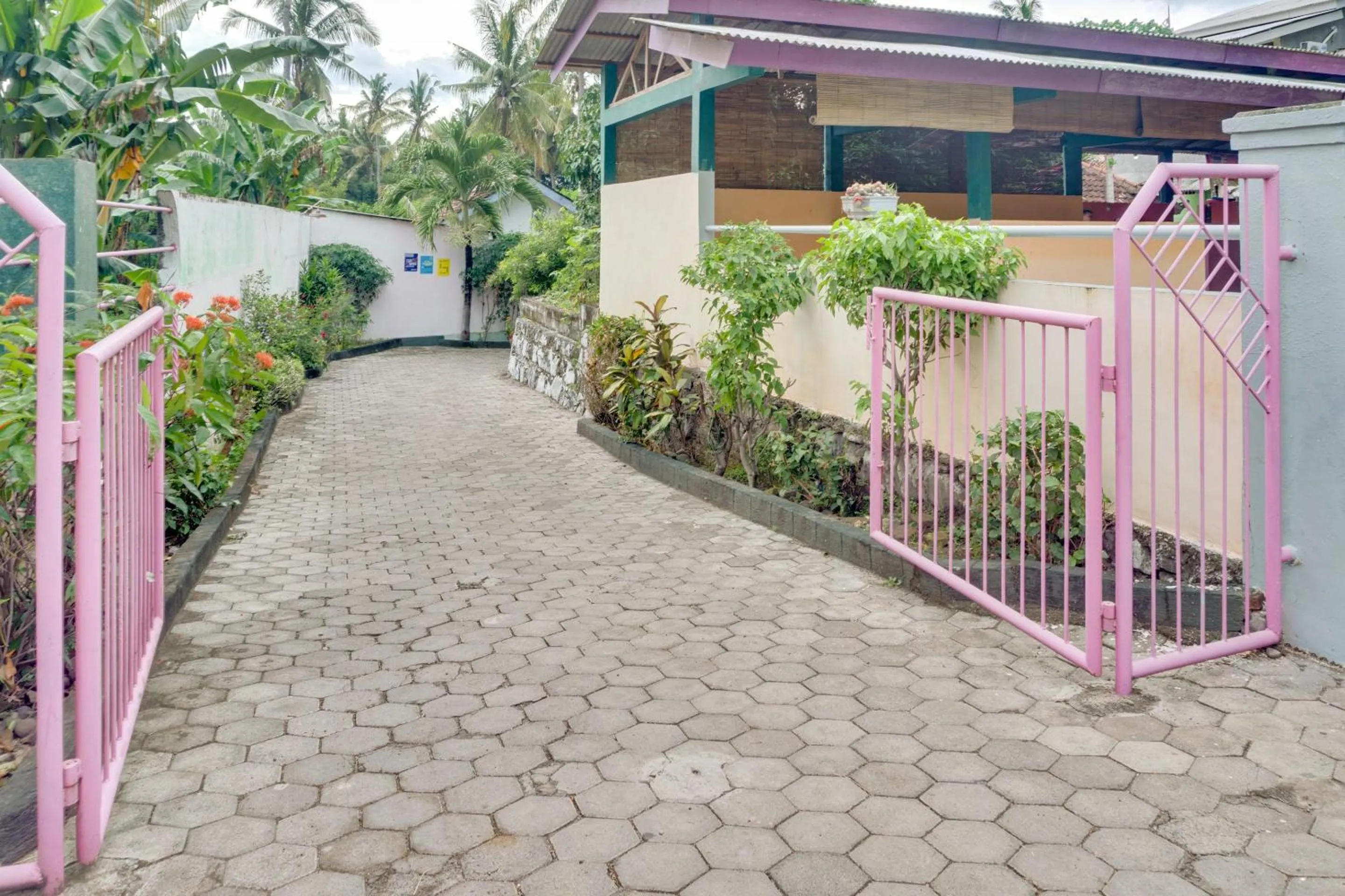 Facade/entrance in Hotel O Griya Ketapang